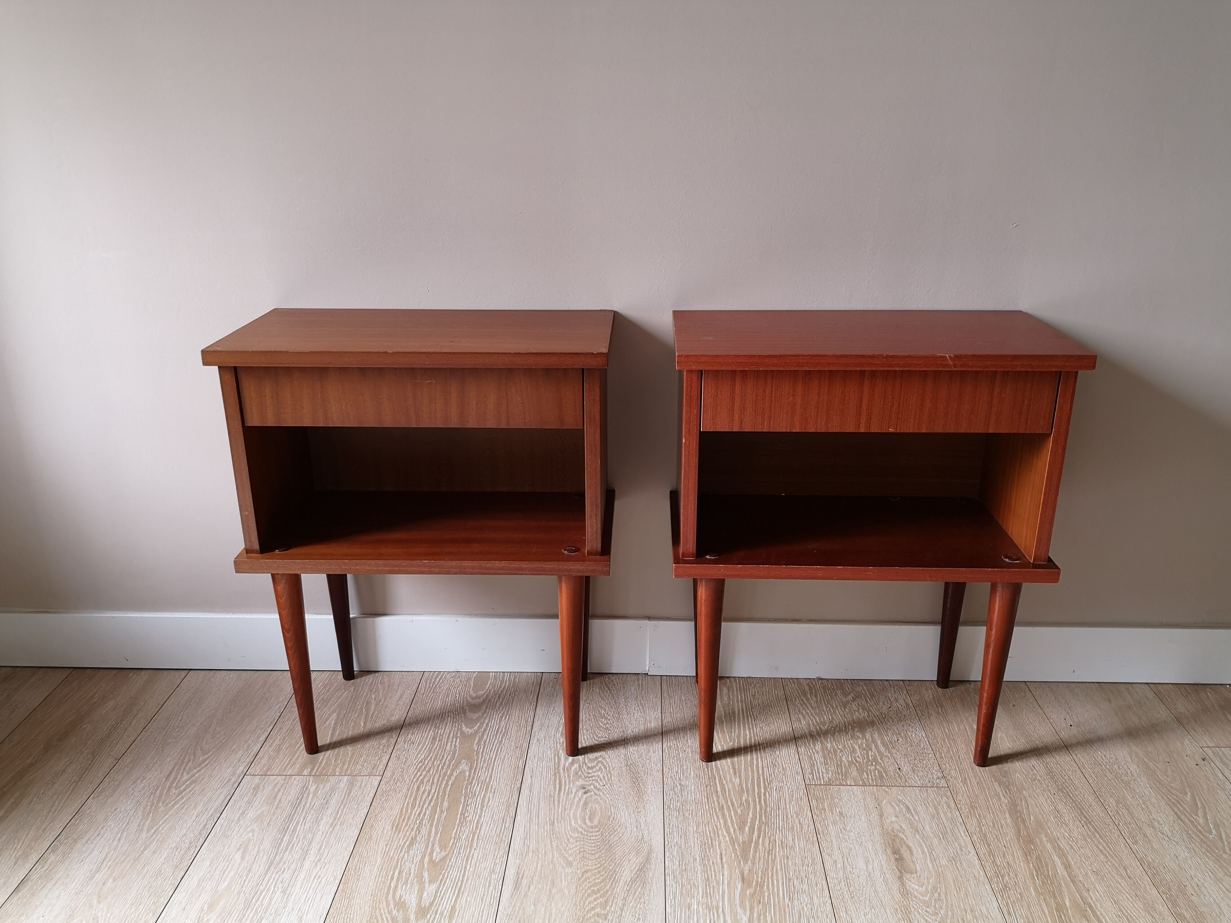 Paire de chevets en teck de style scandinave