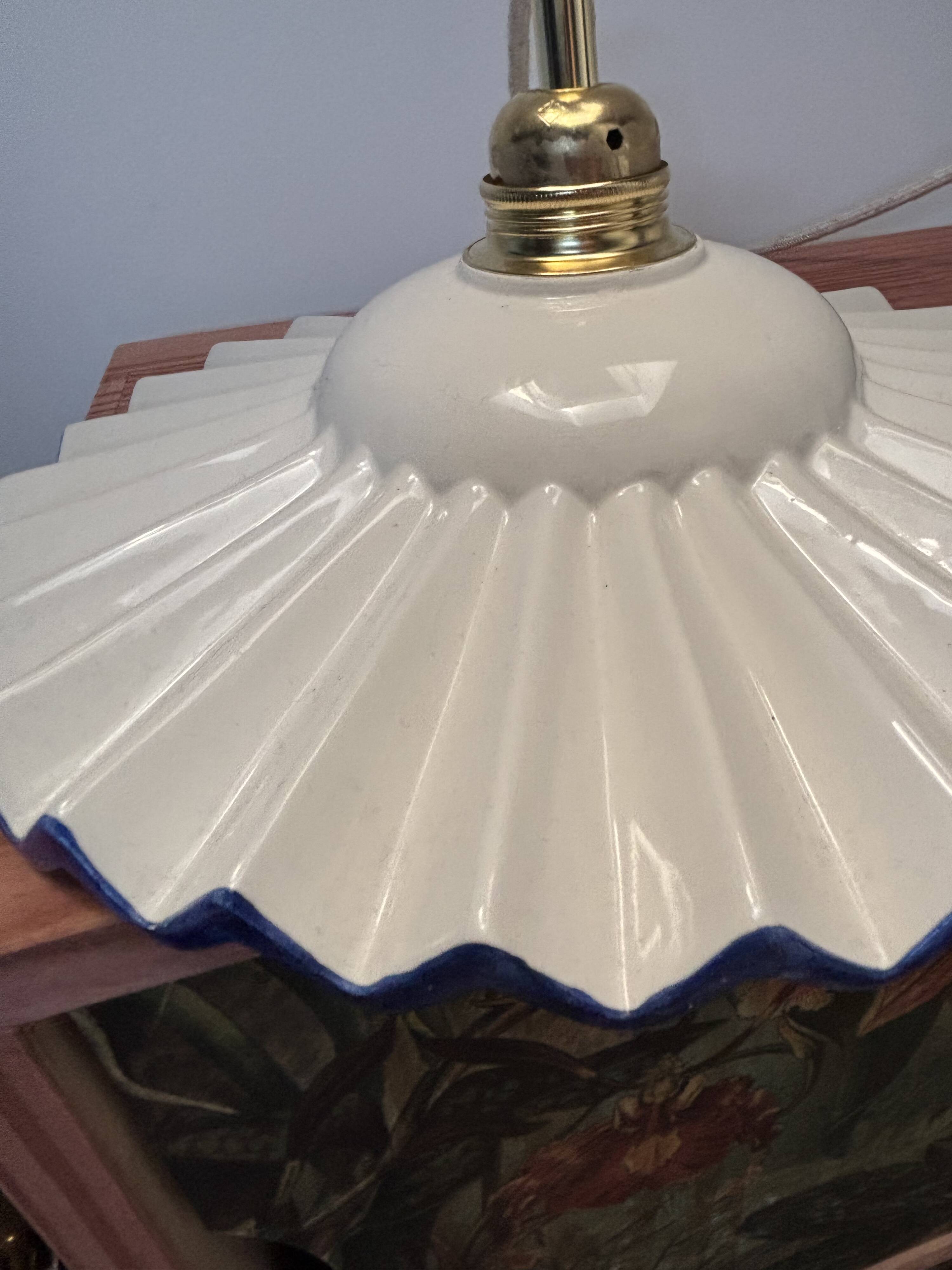 Vintage serrated pendant light