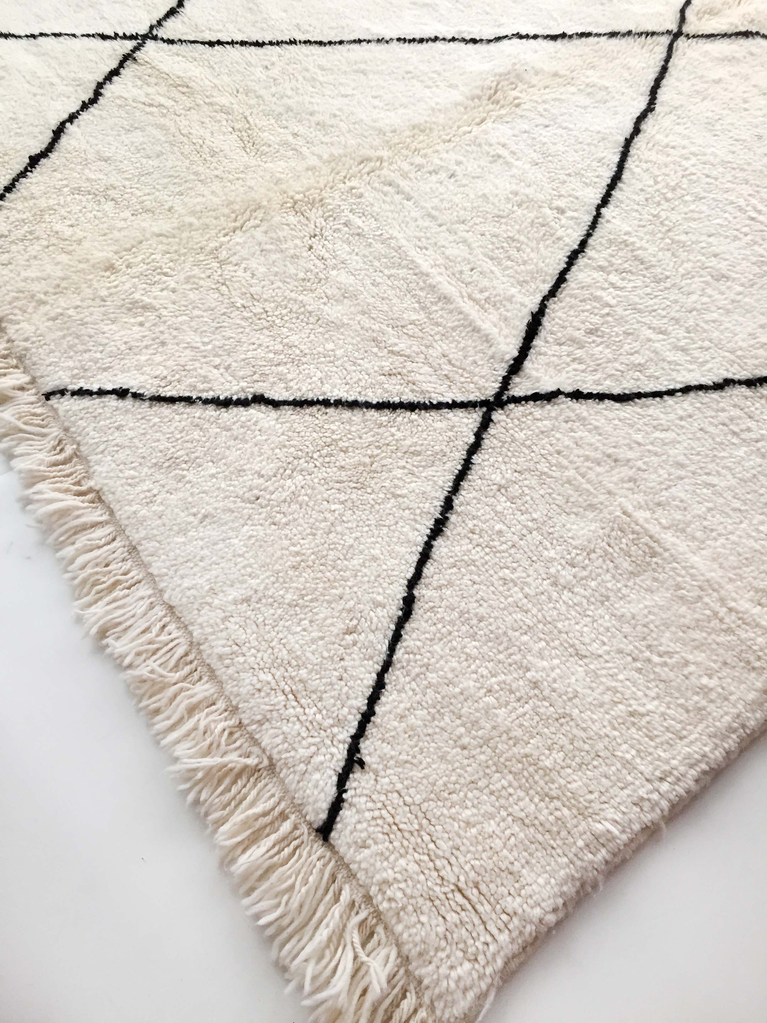 Moroccan Berber carpet Beni Ouarain unbleached with black diamonds 293x212cm