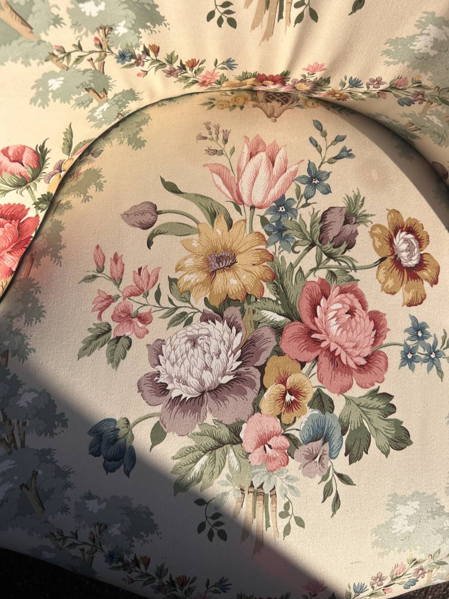 Fauteuil crapaud ancien à fleurs