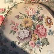 Fauteuil crapaud ancien à fleurs