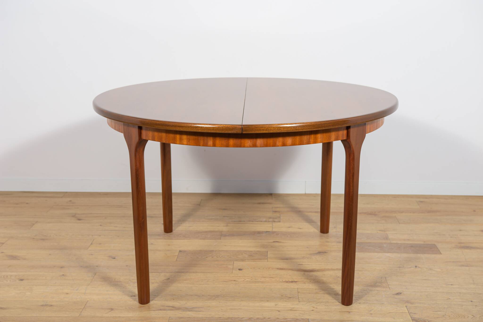 Mid-Century Round Extendable Dining Table from McIntosh, United Knigdom, 19