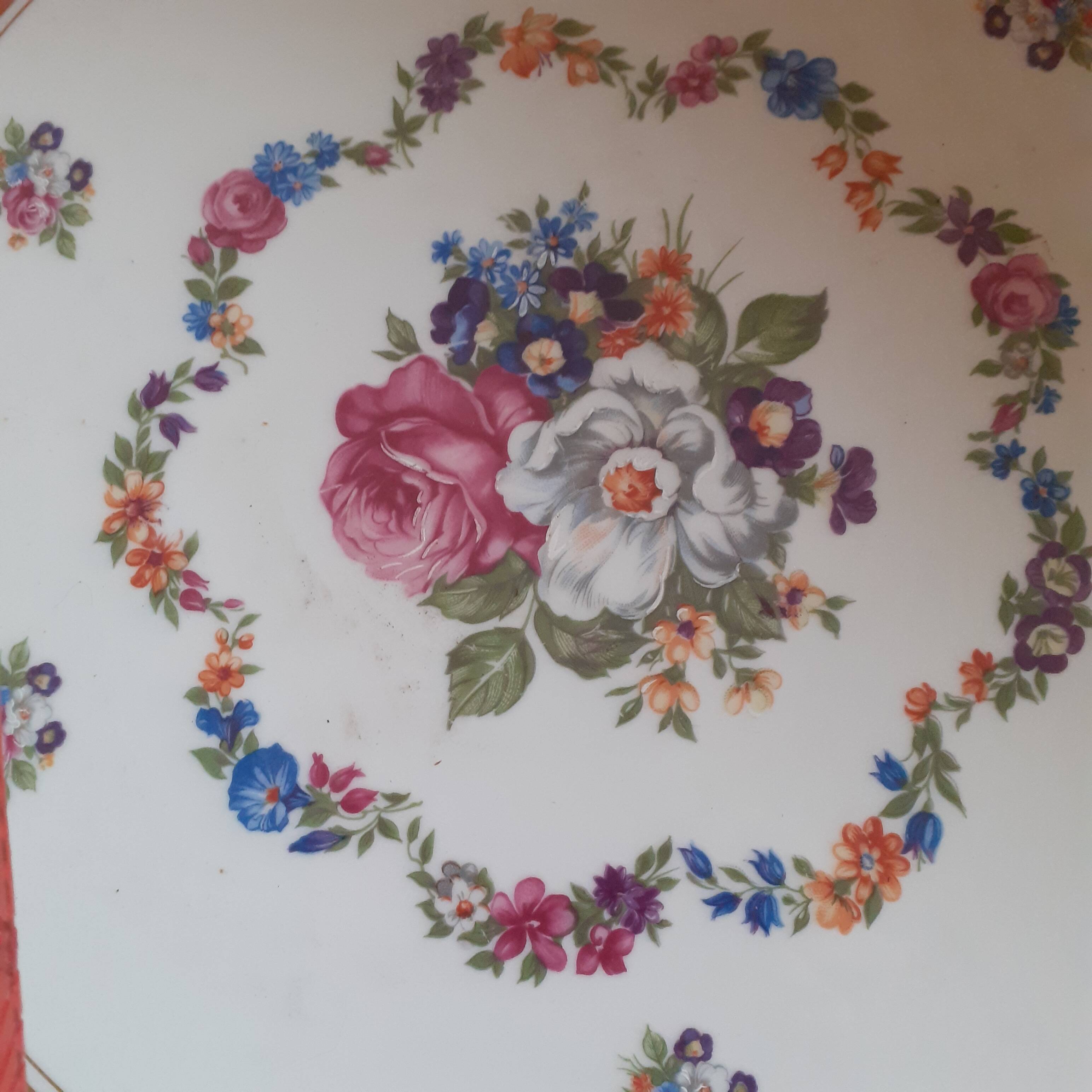 Hand painted pie dish. Bouquet of flowers. Limoges;