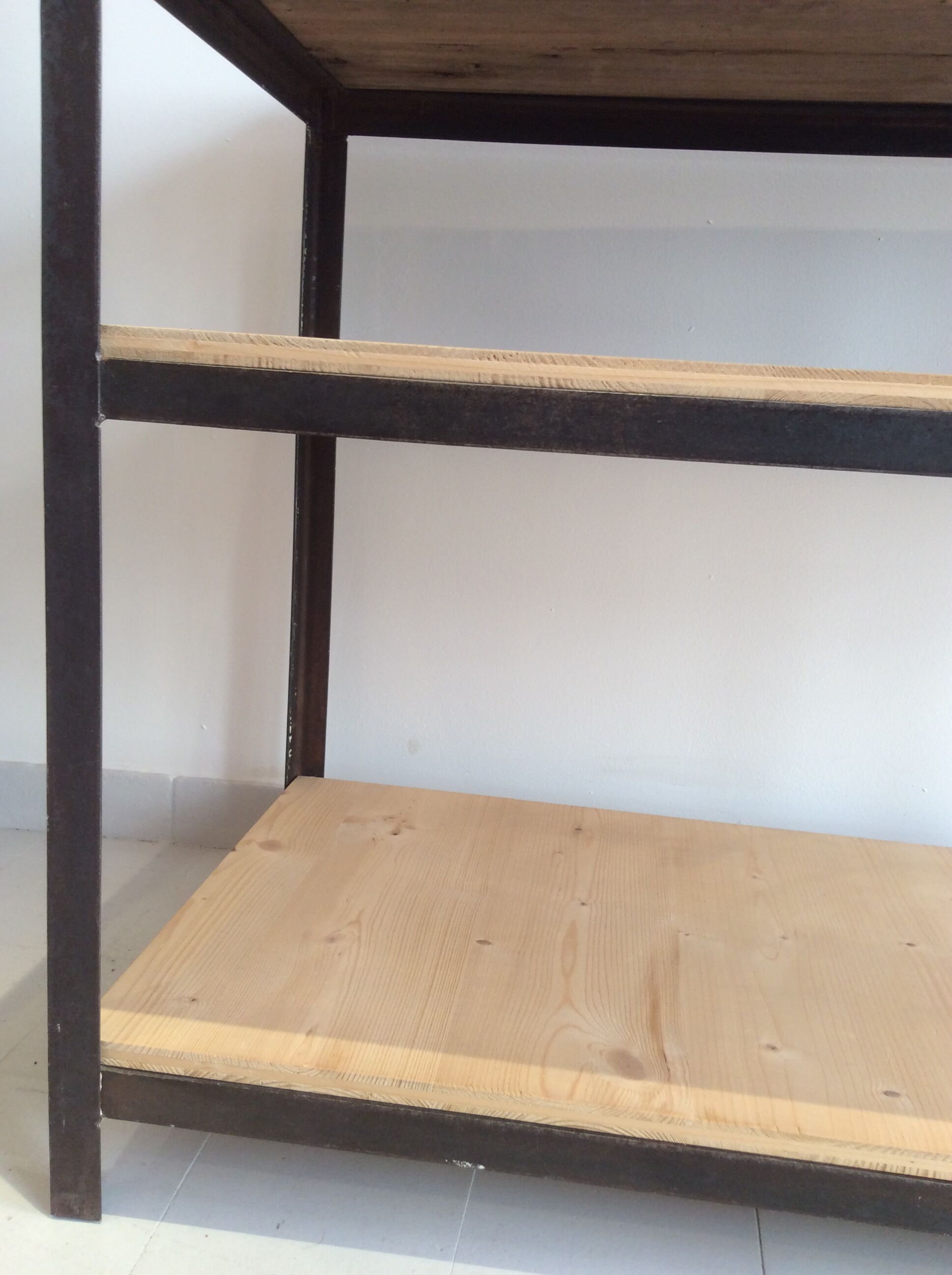 Meuble d'atelier établi en fer et bois
