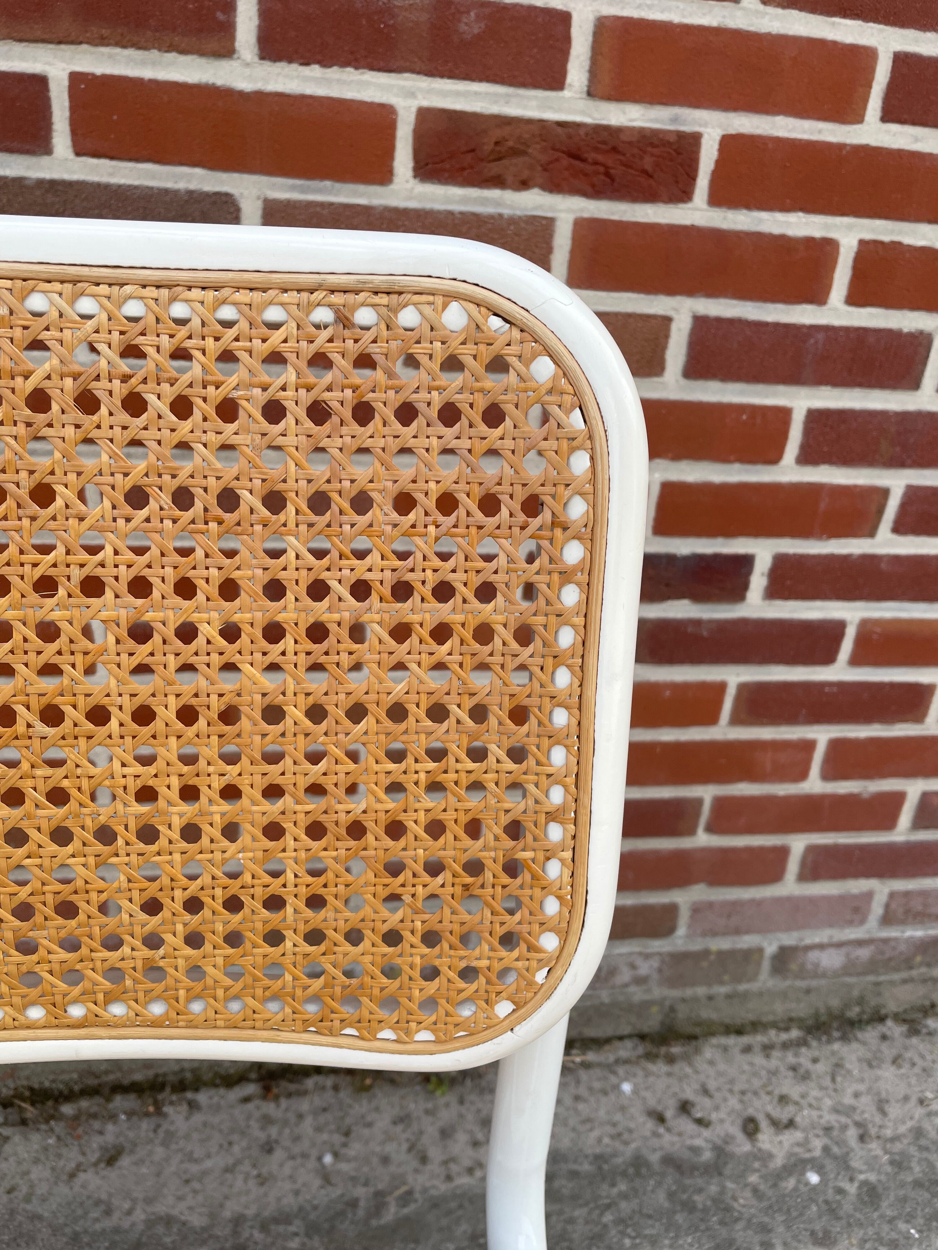 Set of 4 Cesca b32 model chairs in white