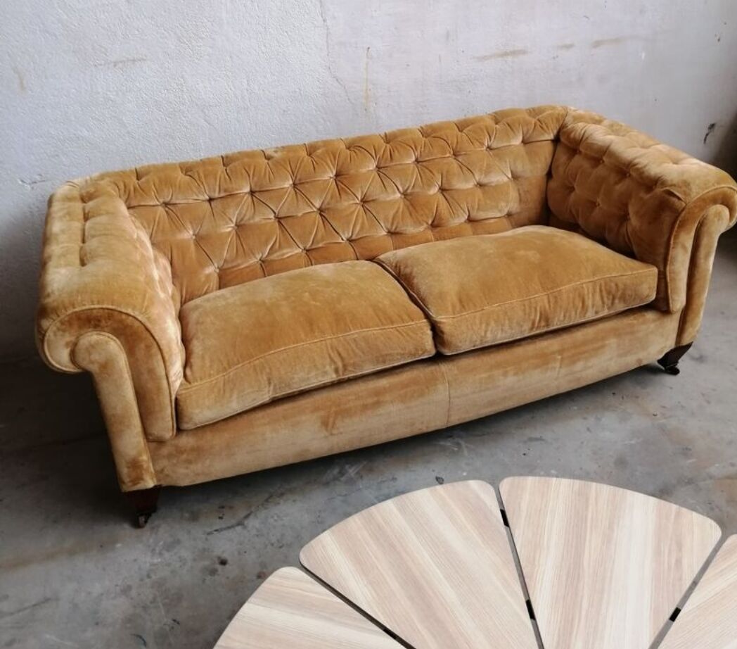 Chesterfield velvet sofa 50'