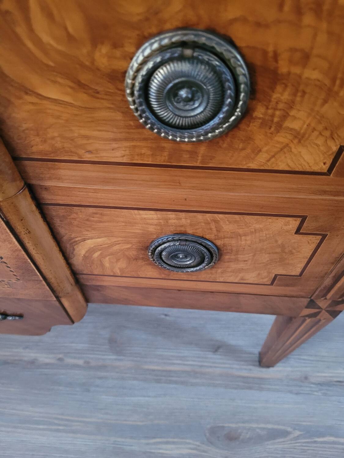 Chest of drawers