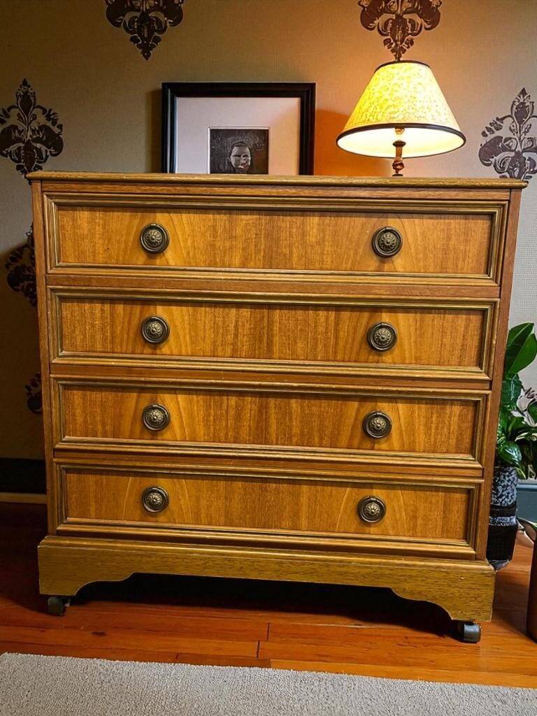 Vintage mini chest of drawers / wooden chest of drawers