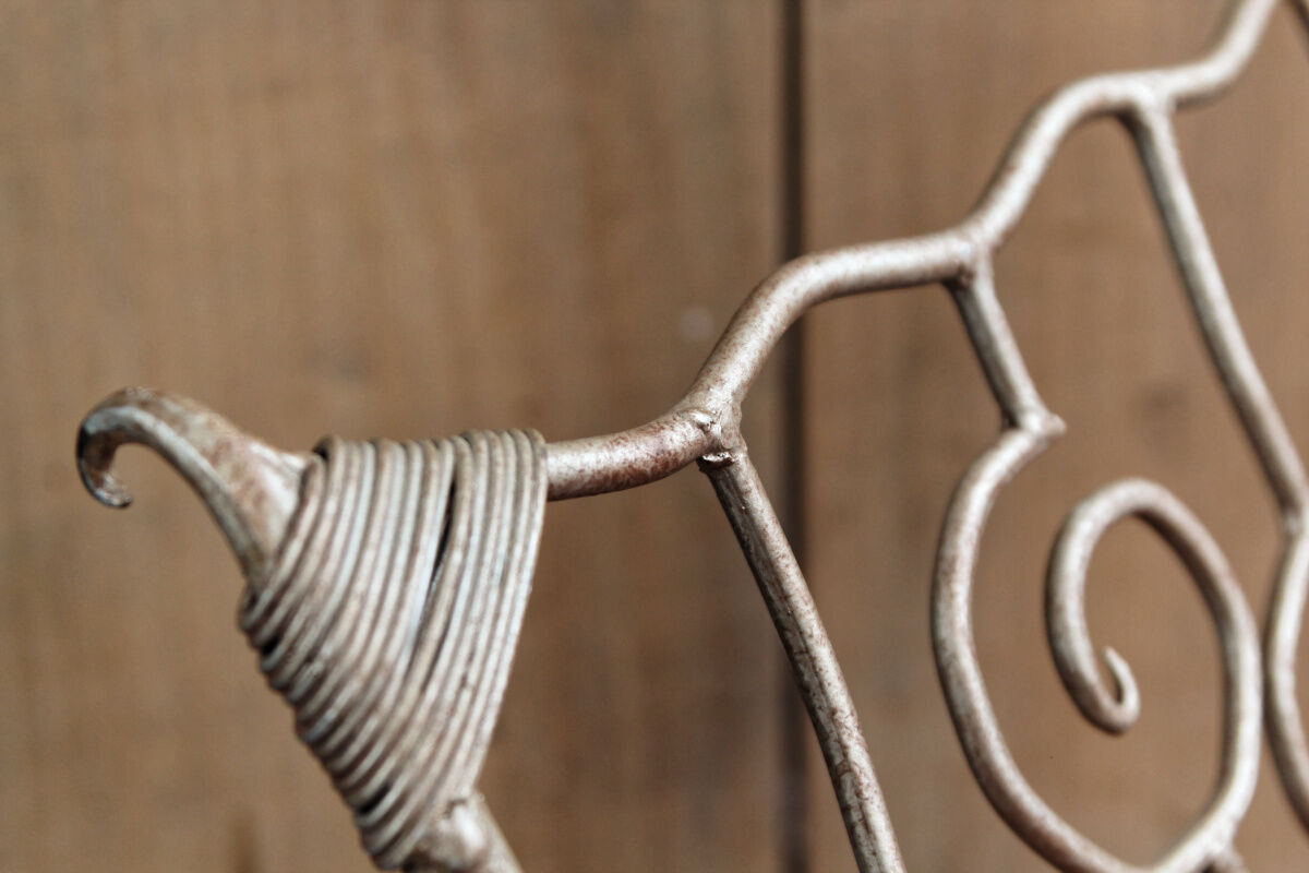 Porte revue artisanal en fer forgé - art populaire