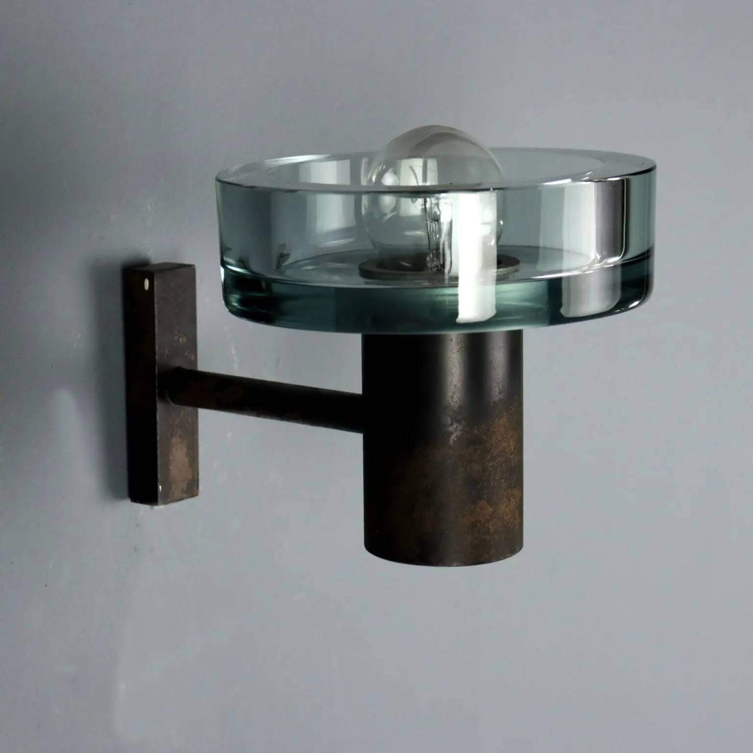 Applique murale vintage design en métal émaillé et verre, Italie, années 1960