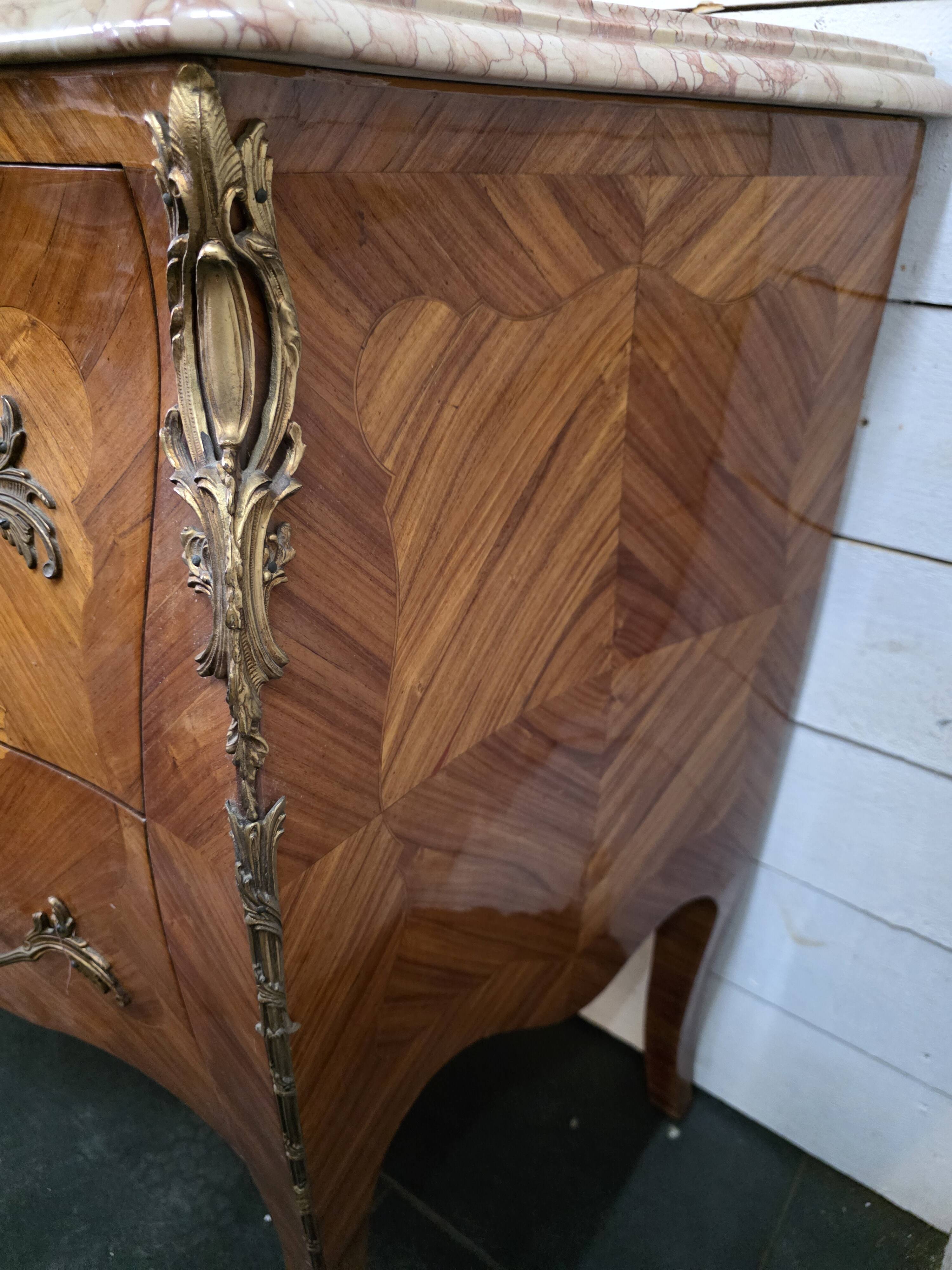 Louis XV style curved chest of drawers in marquetry