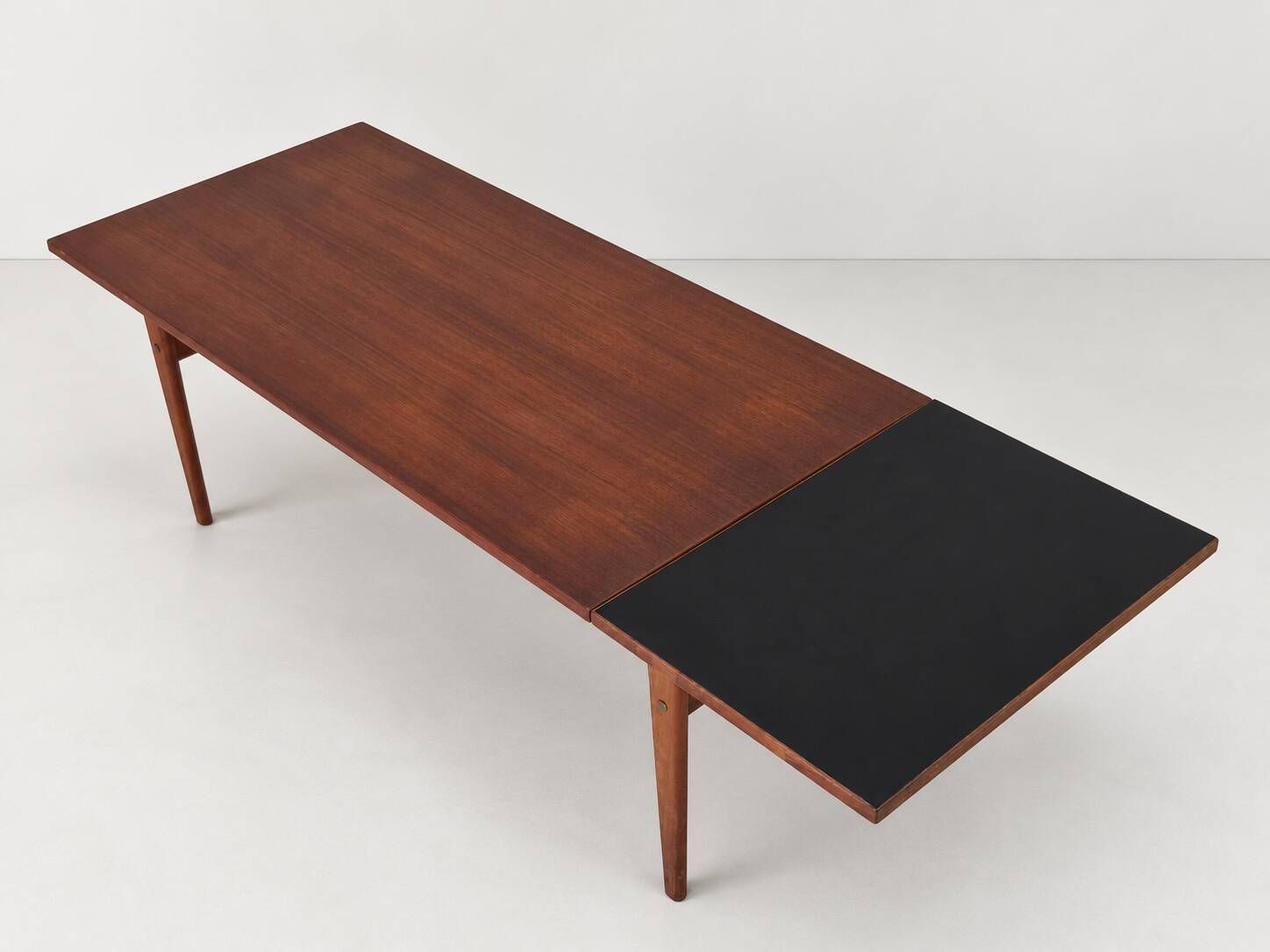 Table basse extensible en teck danois modèle PJ 56B par Grete Jalk, années 1960.