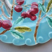 Sarreguemines dabbling plate: Birds pecking with cherries