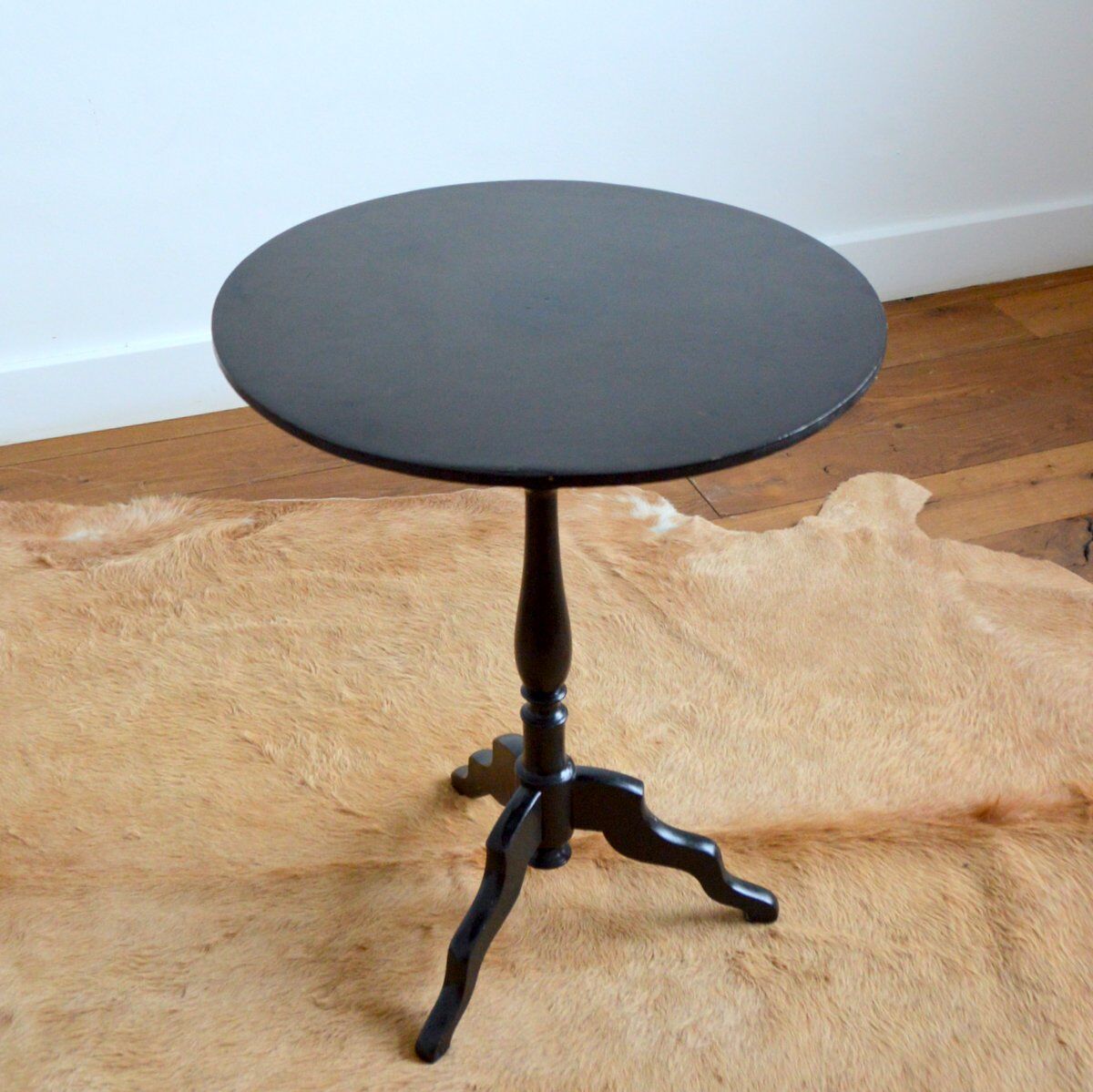 Vintage pedestal table