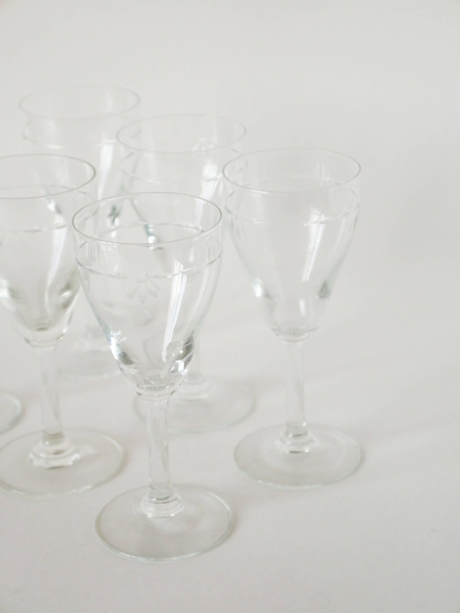 Lot de 6 verres à vin en cristal gravé, 1950