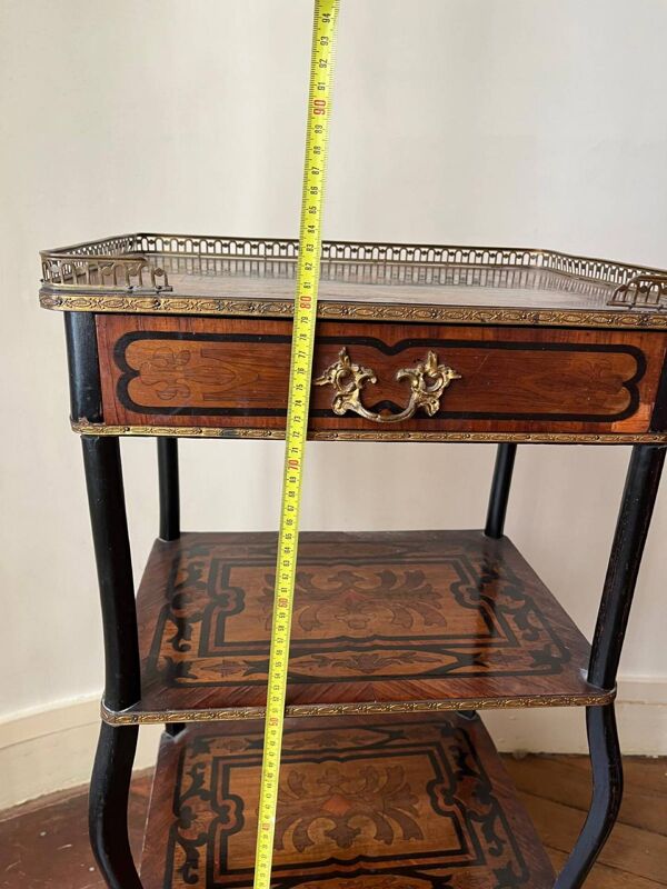 Table à gradins marquetée Napoléon III — palissandre, galerie laiton,