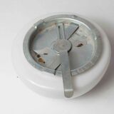 Celling in white opaline