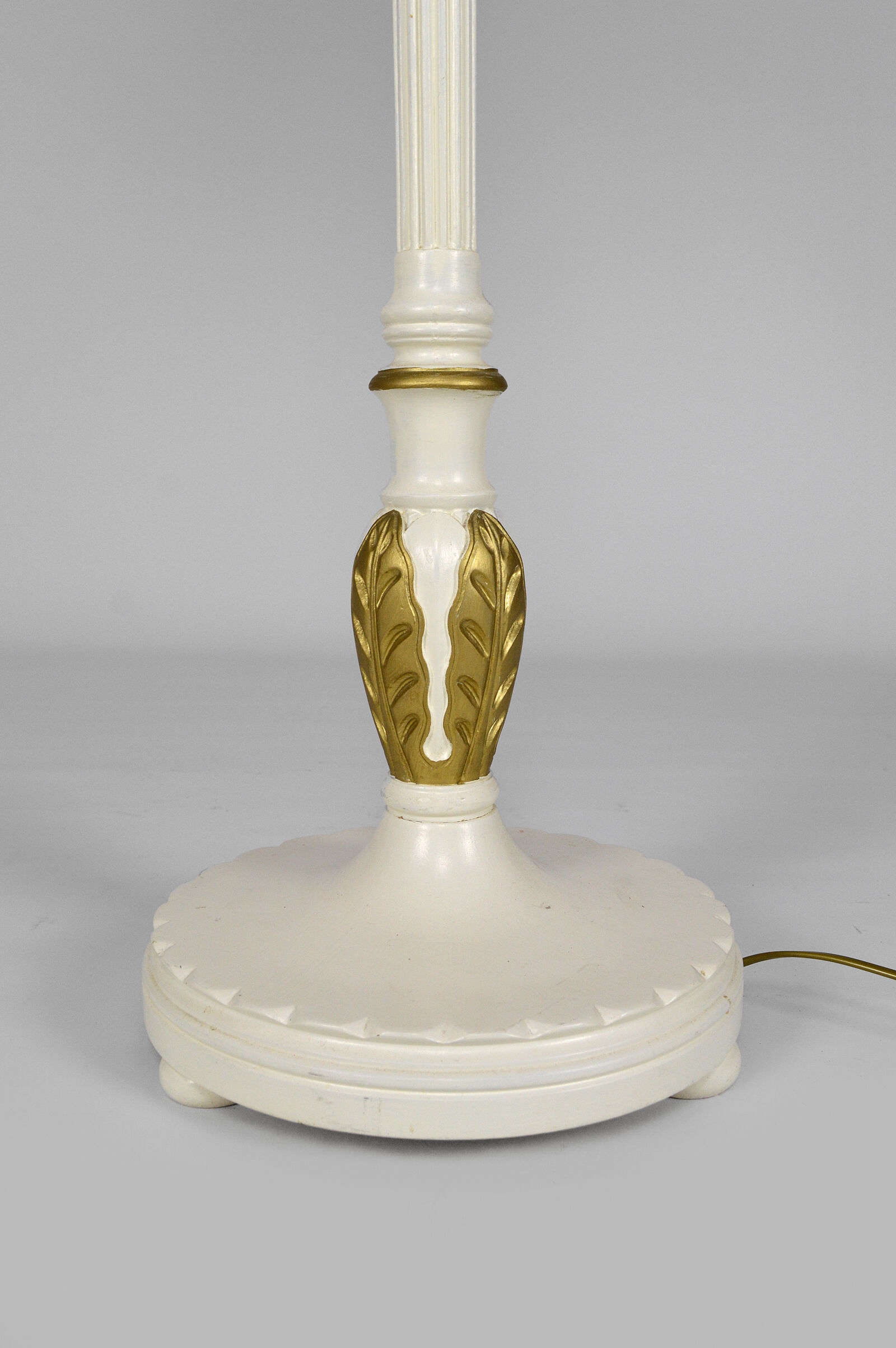 Art Deco floor lamp in white and gilded painted wood, 1925