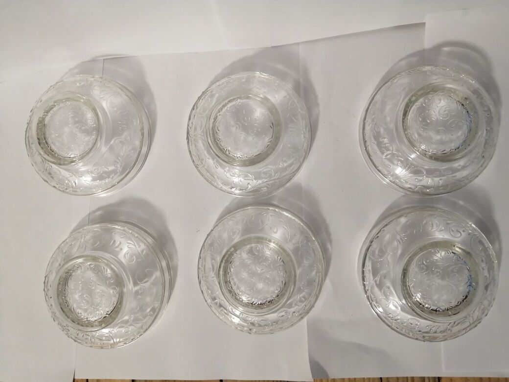 6 moulded glass ramequins