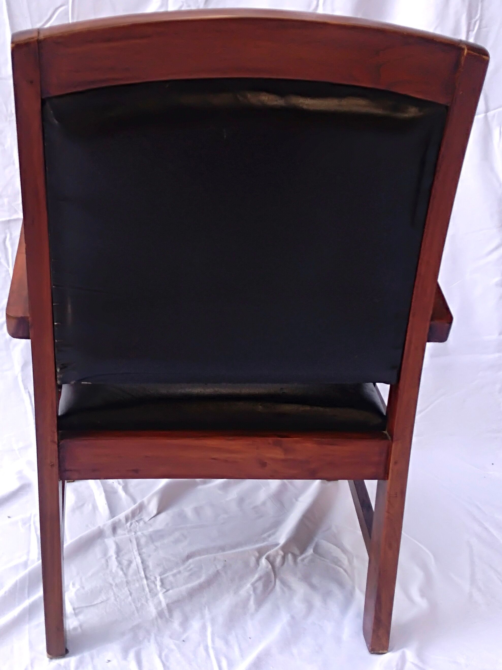 Paire de fauteuils style colonial bois et cuir de chèvre