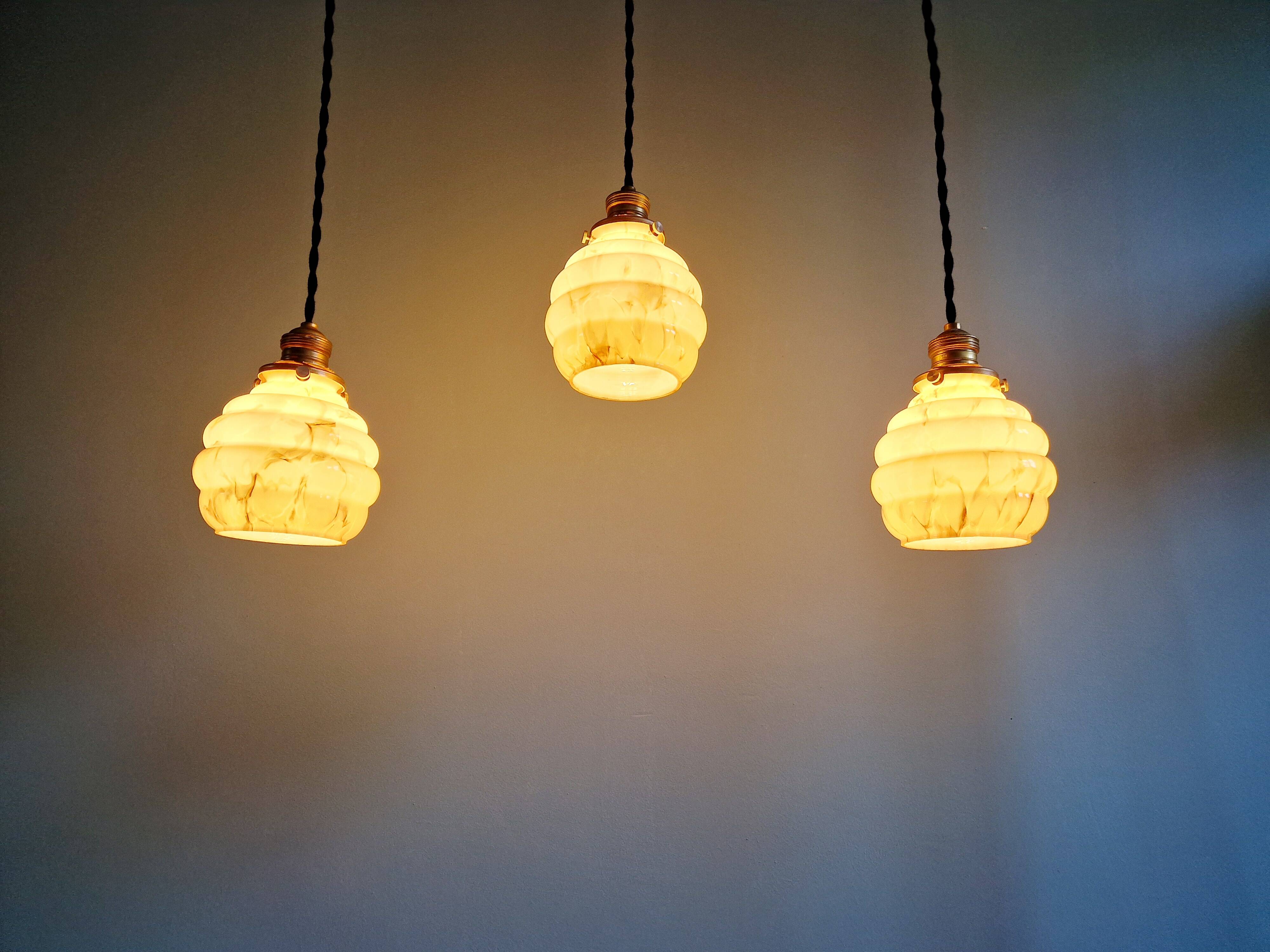 Art Deco suspension in marbled opaline with ouraline (4 available)