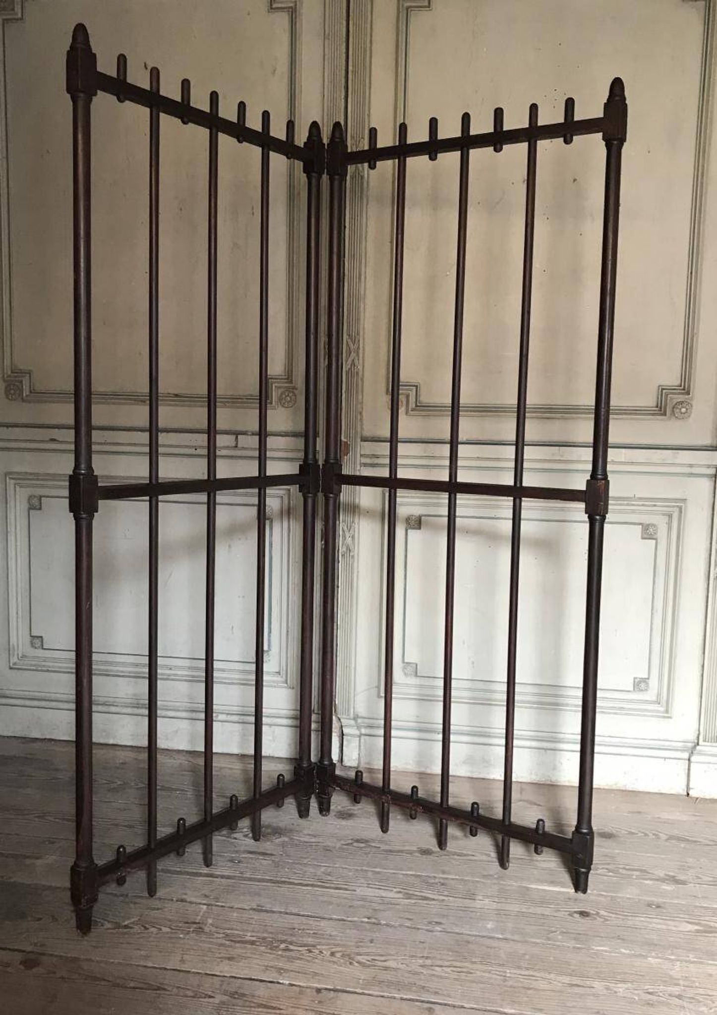 Paravent, clostra, grille en bois tourné