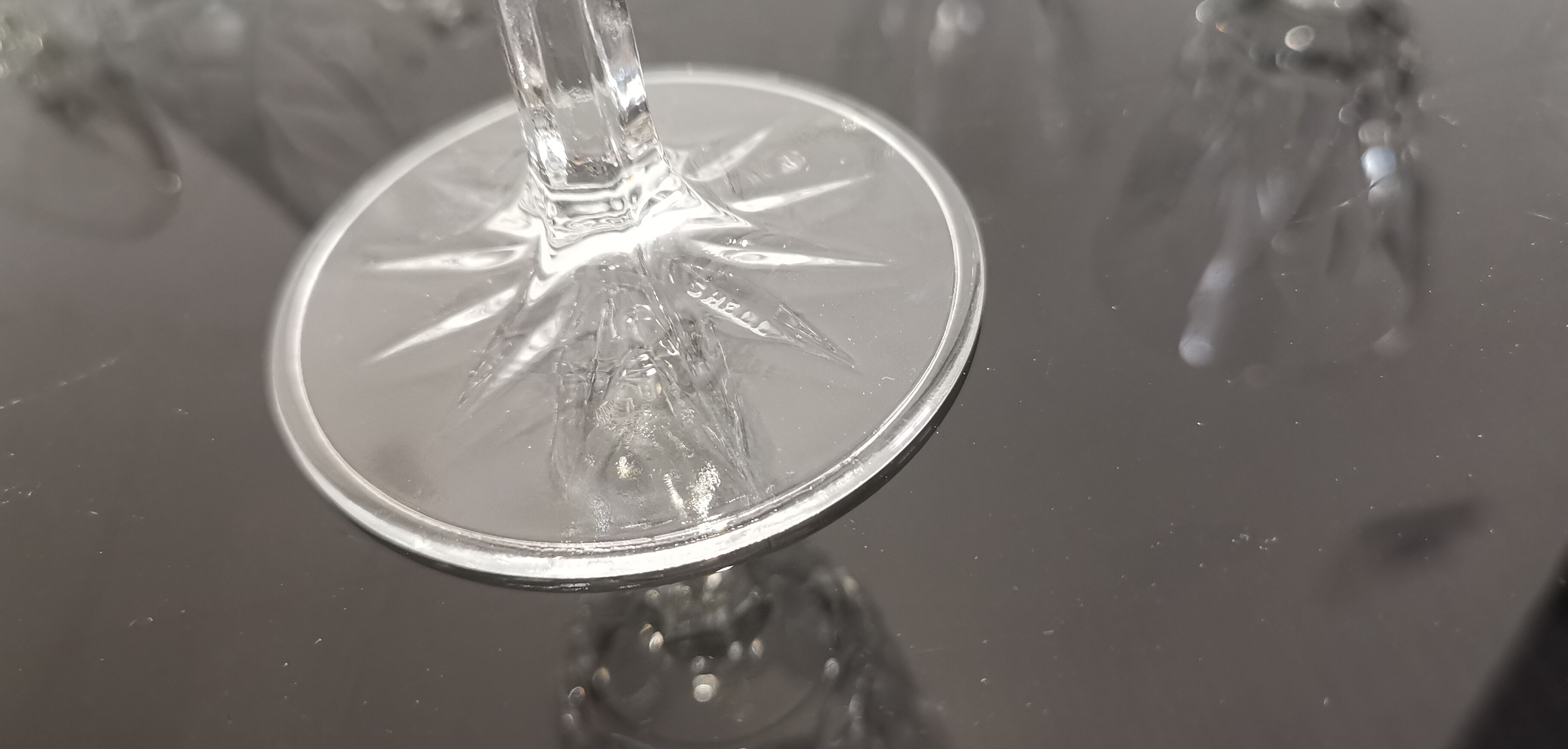 Set of 6 foot glasses in vintage shell chiseled crystal