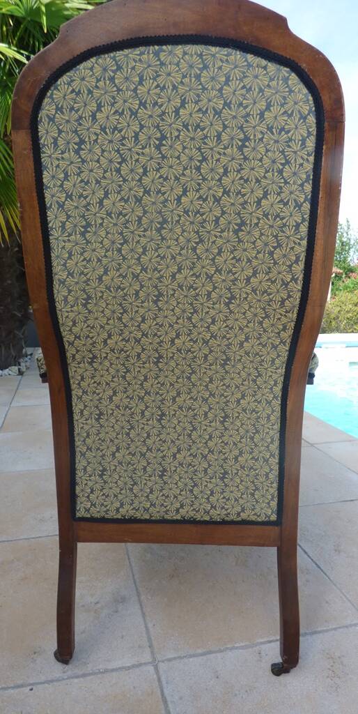 *Louis Philippe style Voltaire armchair in quality wood weathered by time - the backrest and l