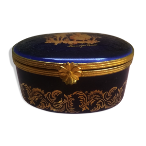Boite en porcelaine de
