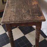 Table with turned legs