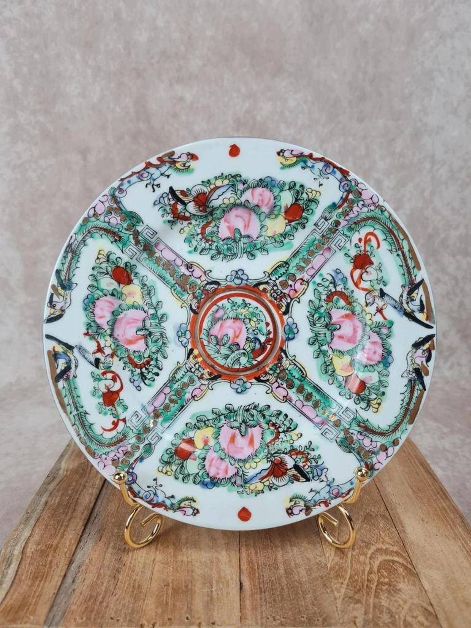 Antique plate made of Macao porcelain, hand-decorated.