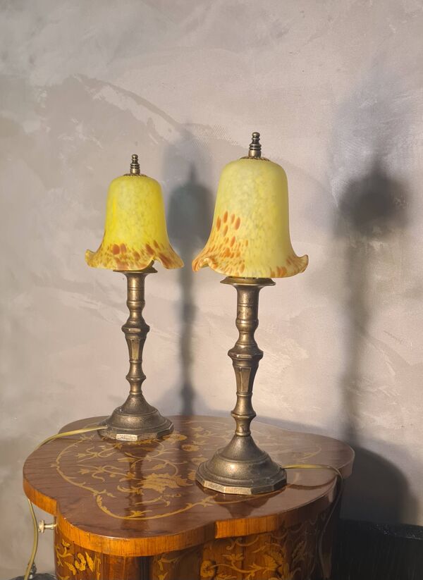 Paire de lampes de chevet Art déco en laiton et pâte de verre jaune, 1930