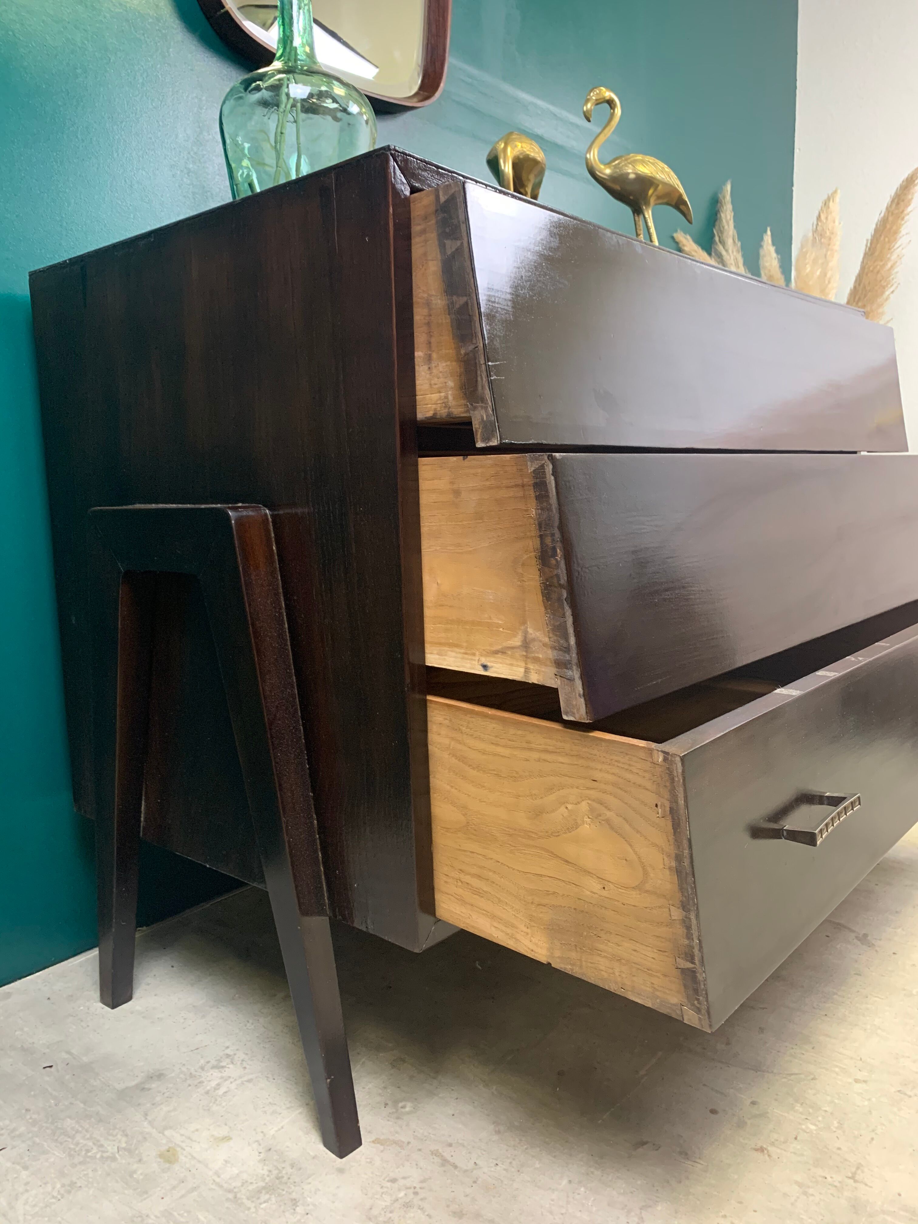 Chest of drawers at the compass base