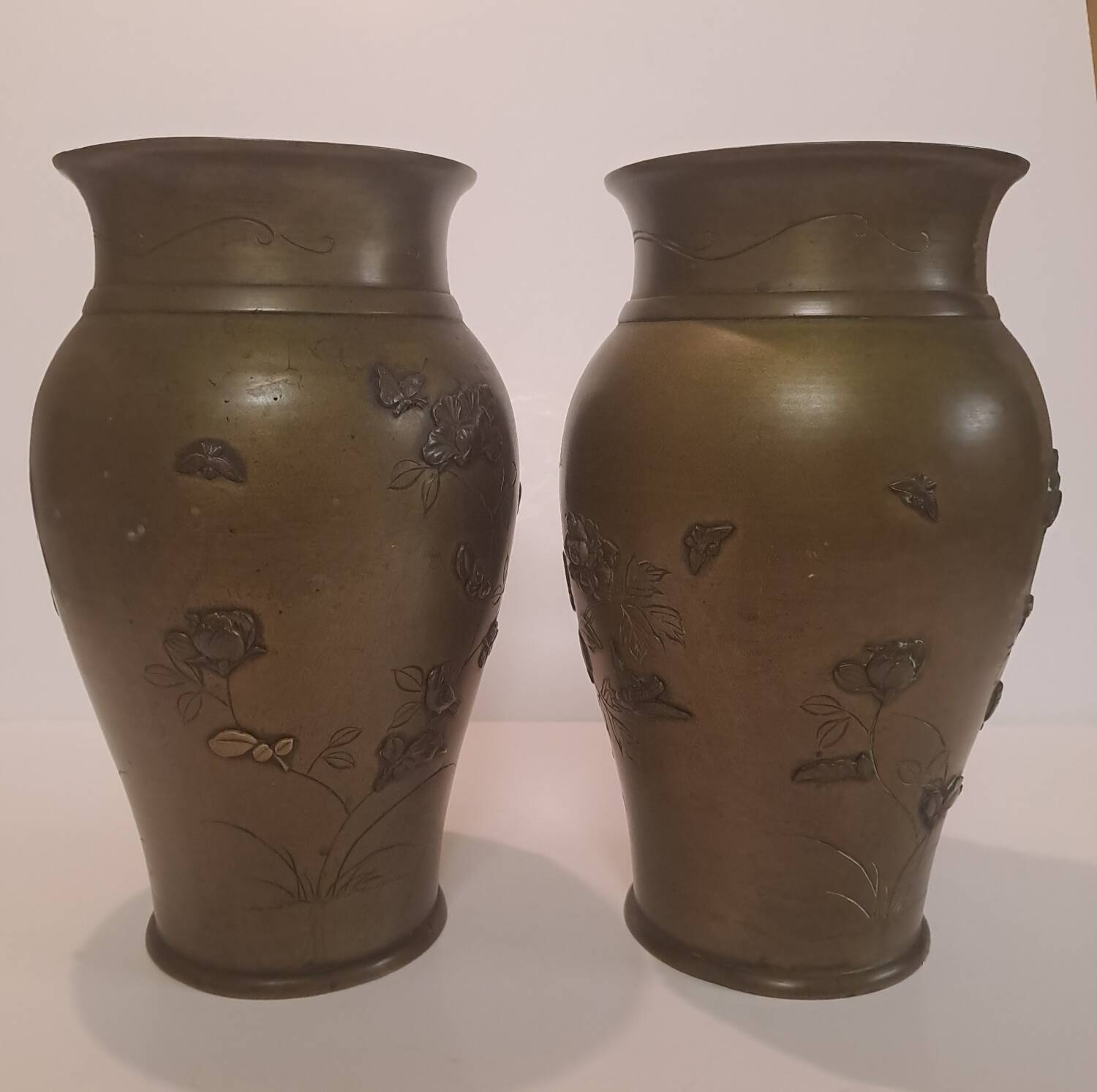 Pair of Asian vases in bronze, late 19th century.