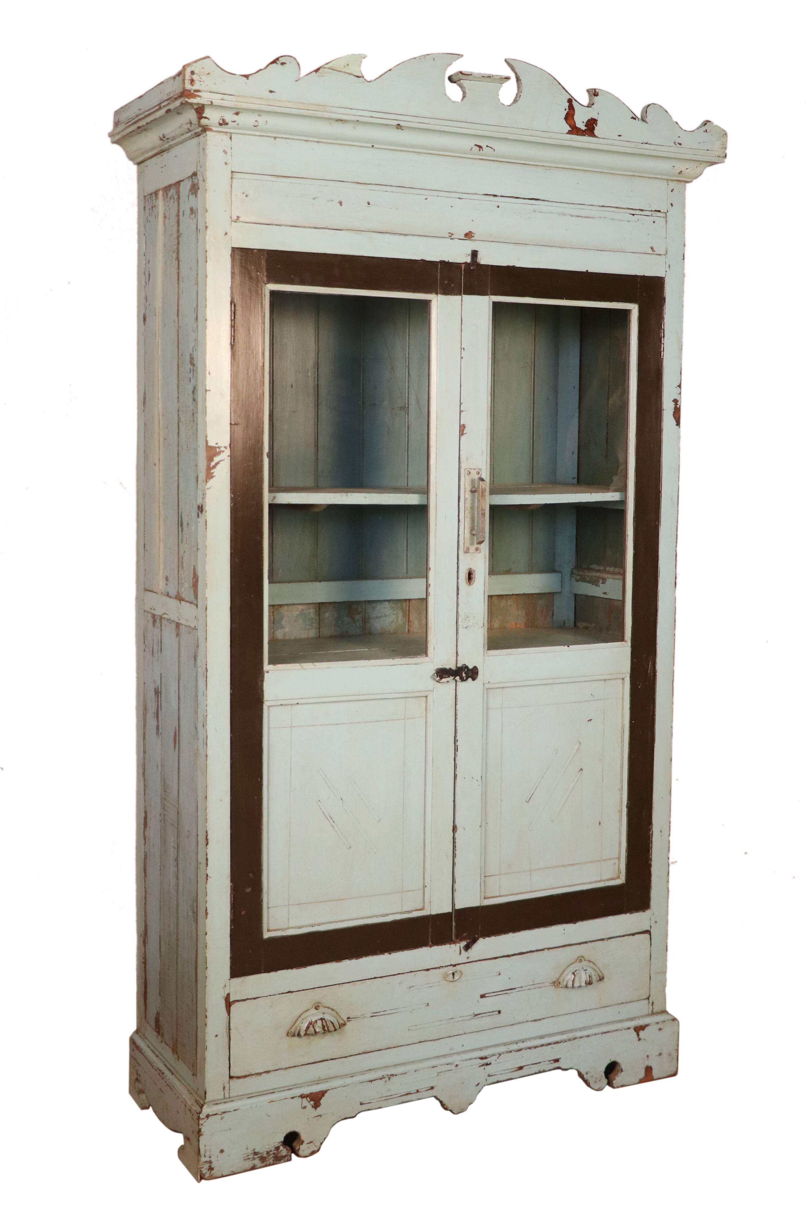 Armoire vitrée art déco en teck birman patine turquoise d'origine