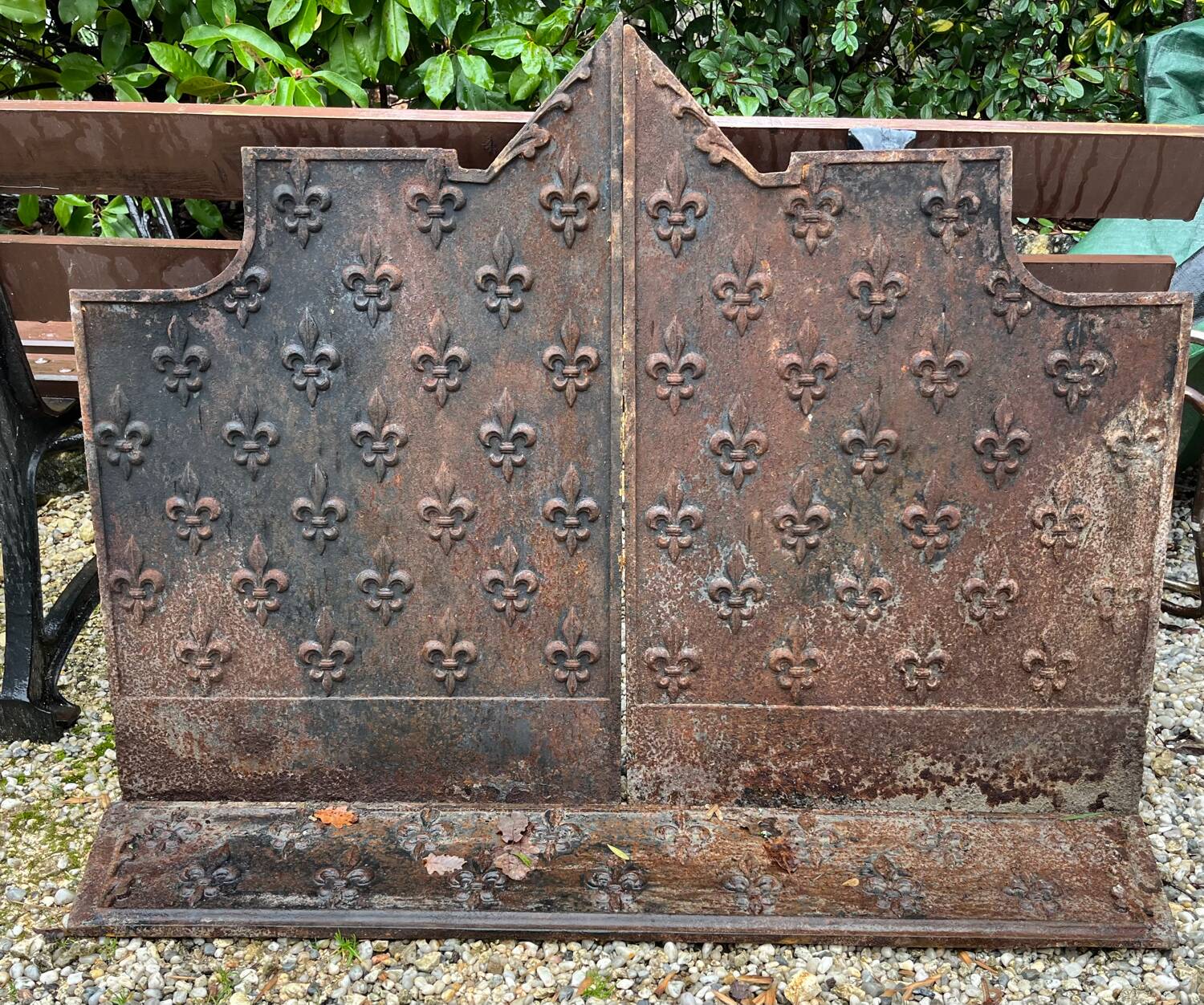 Château fireplace plaque