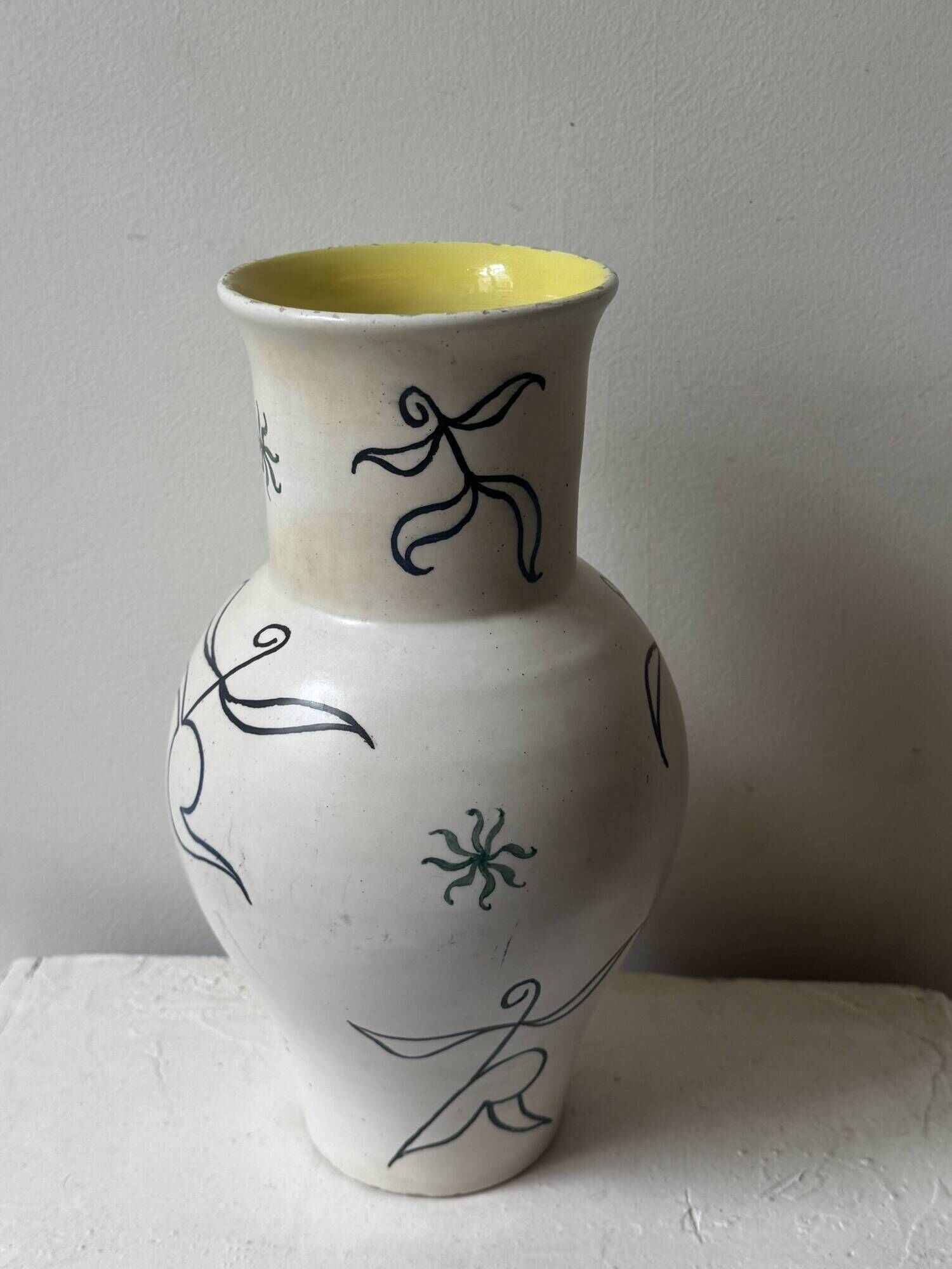 Large white vase decorated with stylised women Cérart Monaco, dlg Matisse 1950