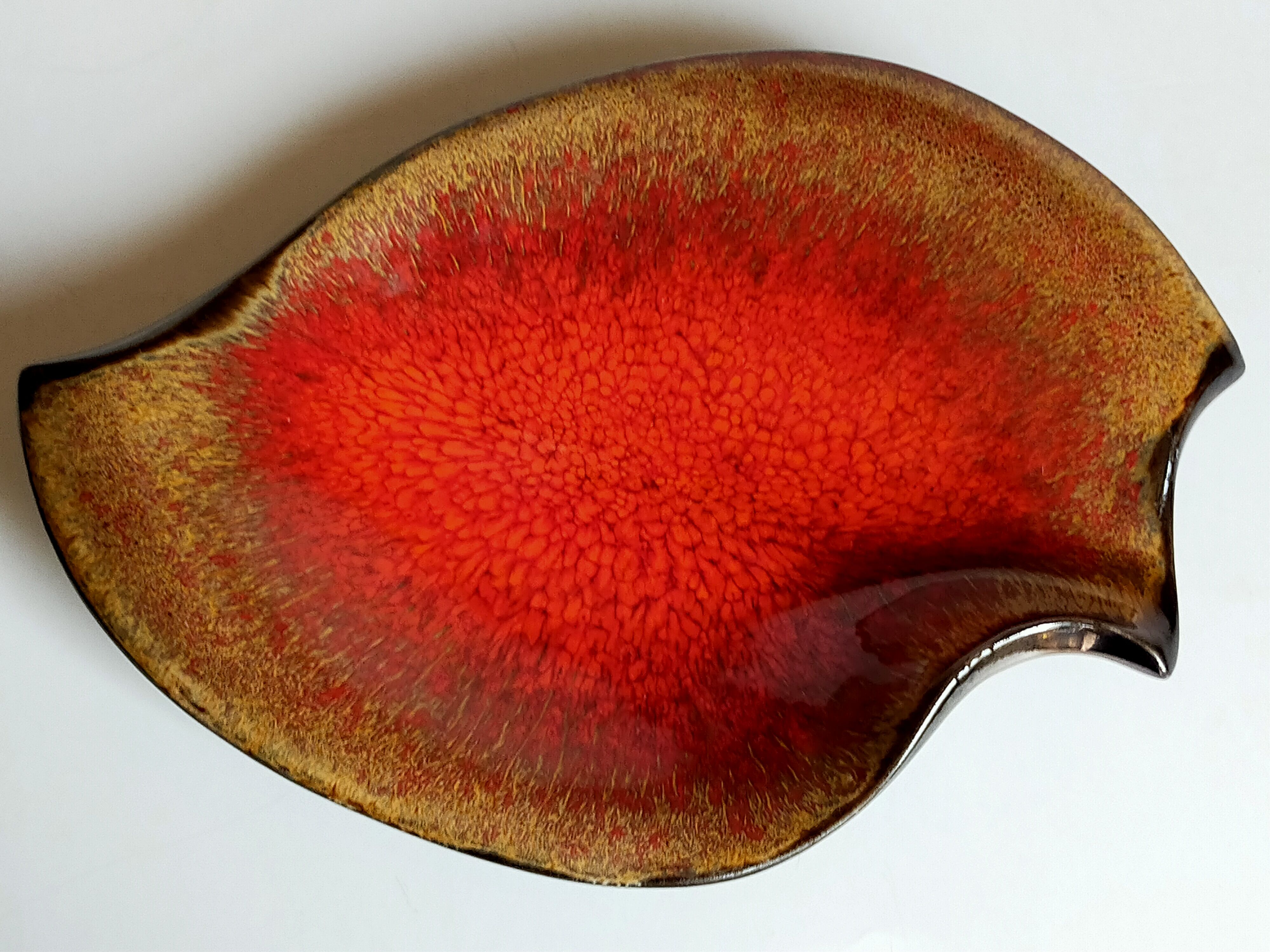 Free-form vacuum-pockets metal enamel French