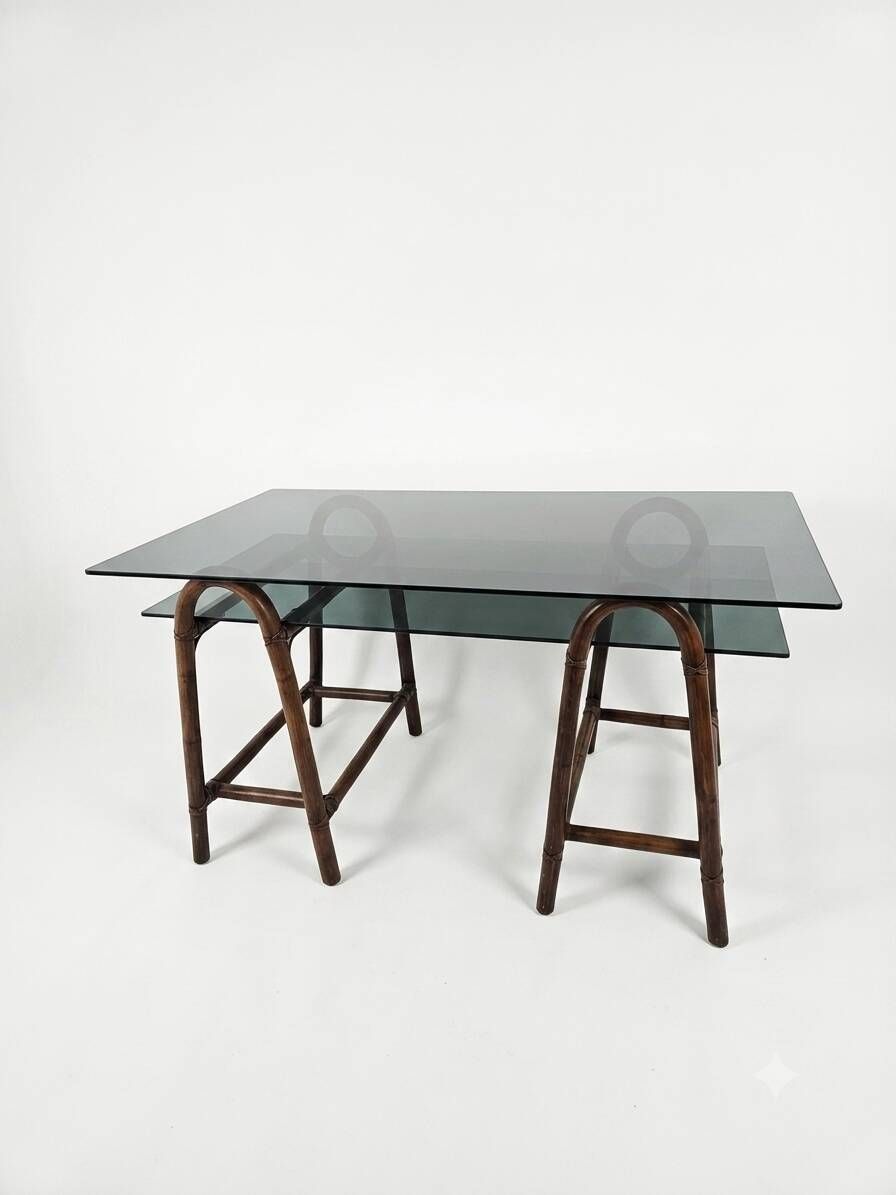 Bureau en rotin double plateau en verre fumé, années 70.