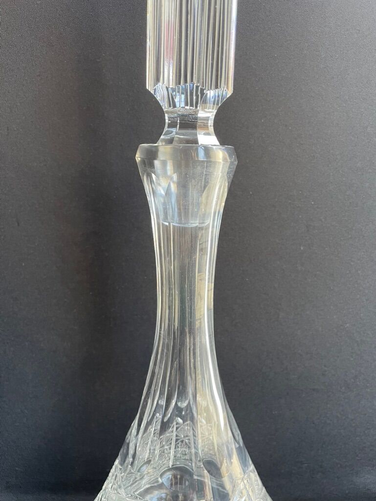 Carafe en cristal soufflé et taillé