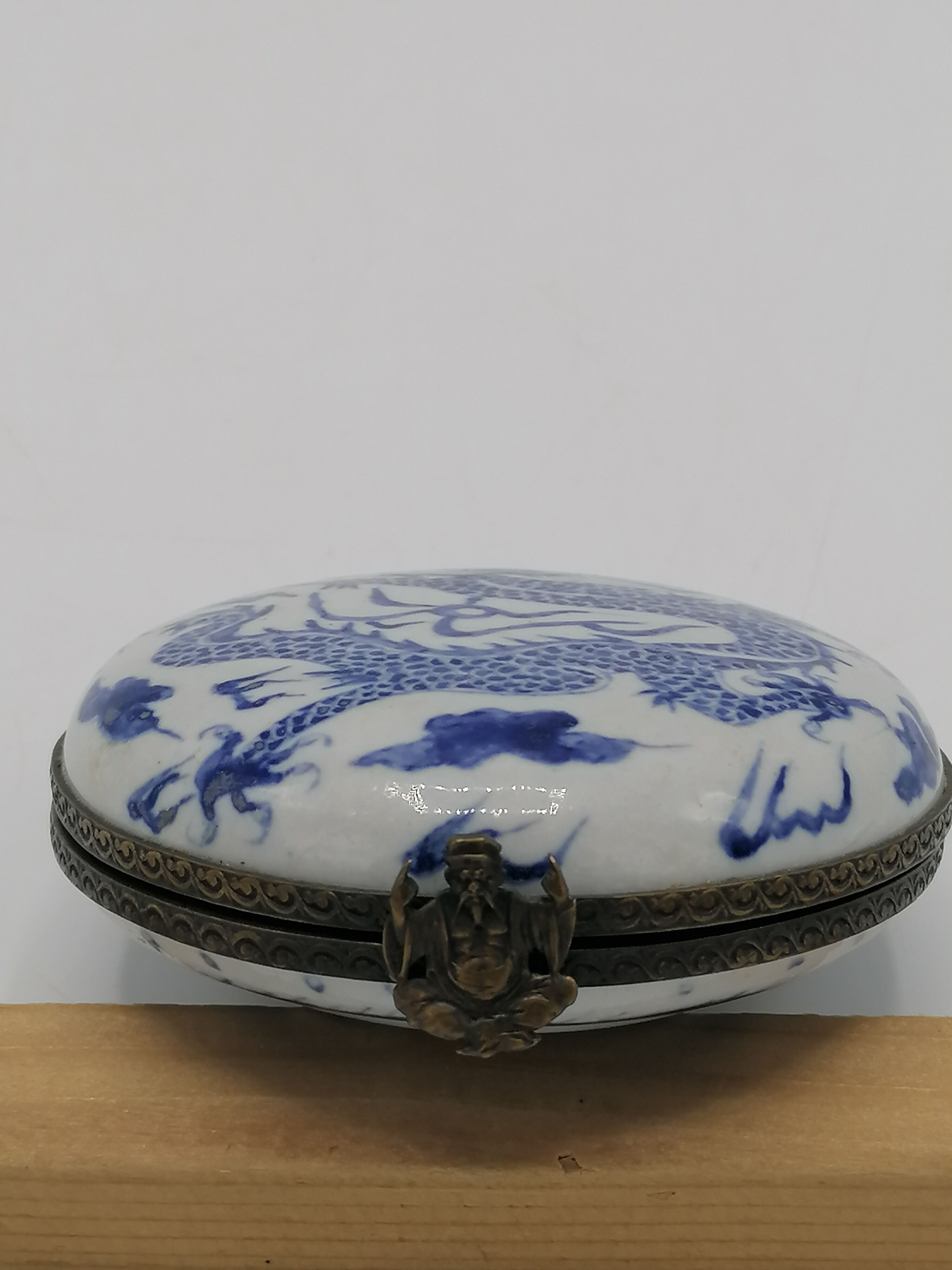 Chinese porcelain box