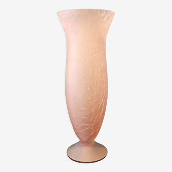 Vase in cracked glass paste, pink color. conical shape on pedestal.