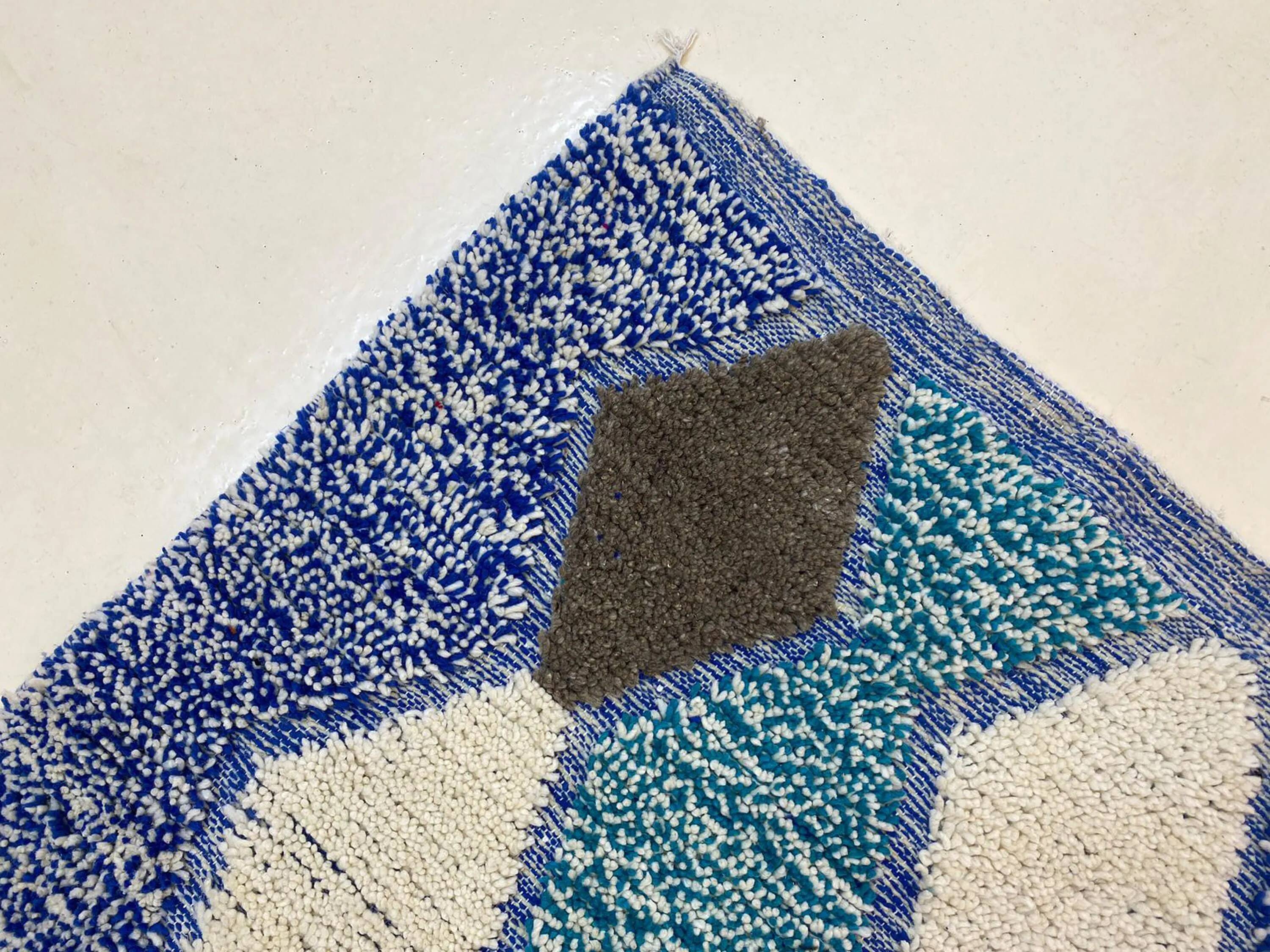 Handmade traditional carpet 250cm x 150cm Moroccan