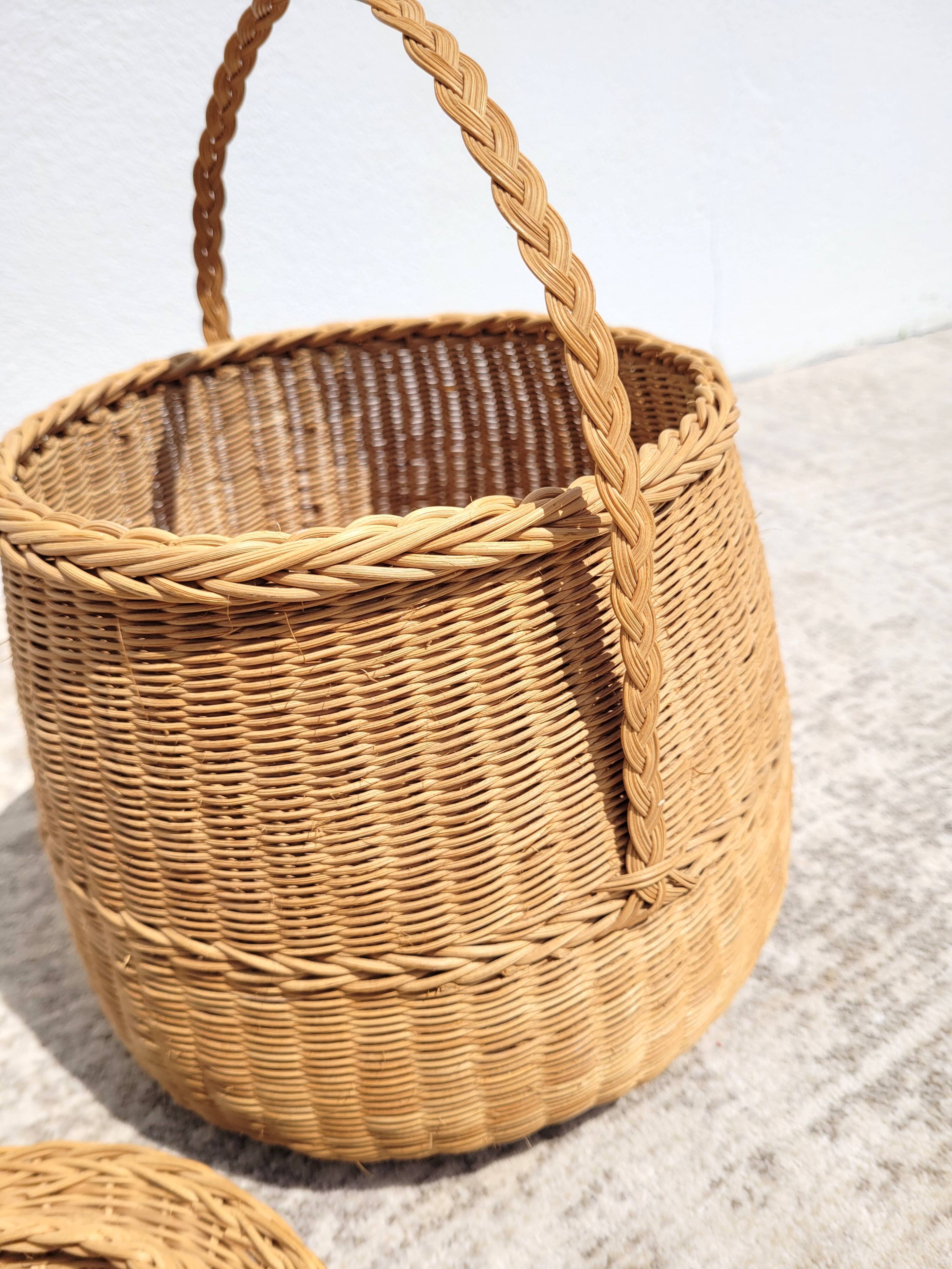 Rattan braided basket basket