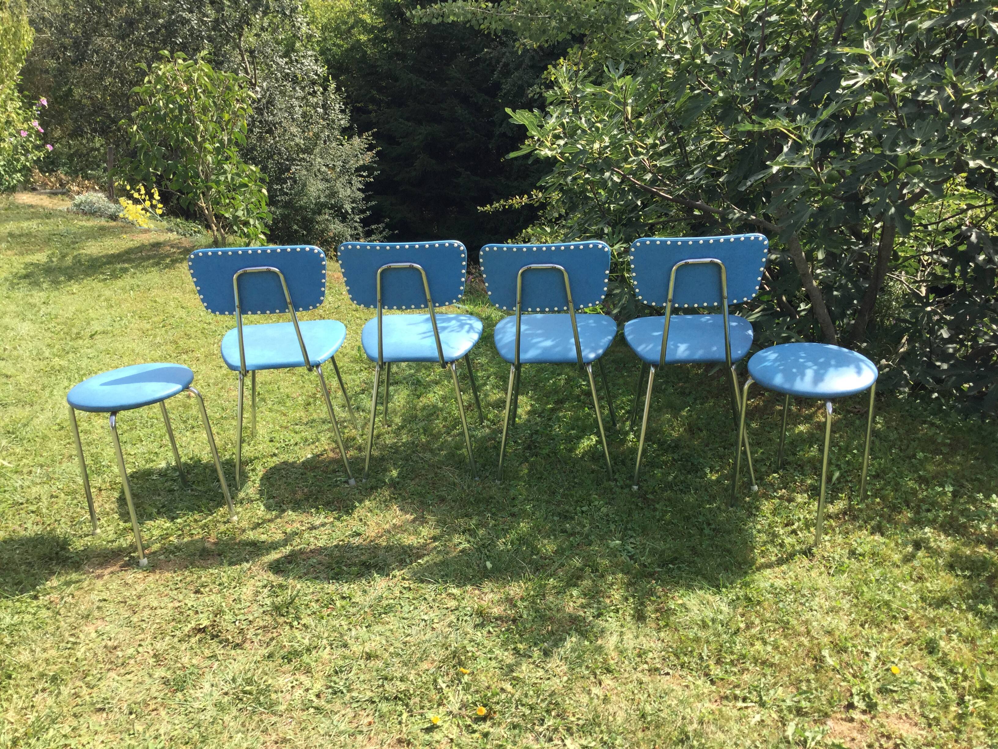 Lot of chairs and blue rockabilly stools