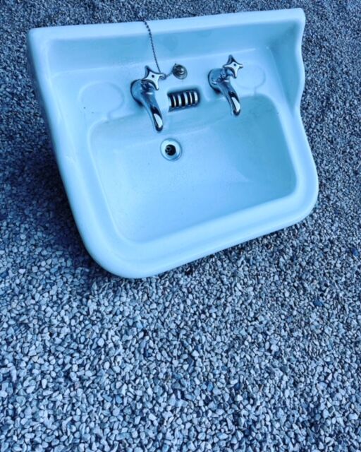 Porcelain washbasin 1960