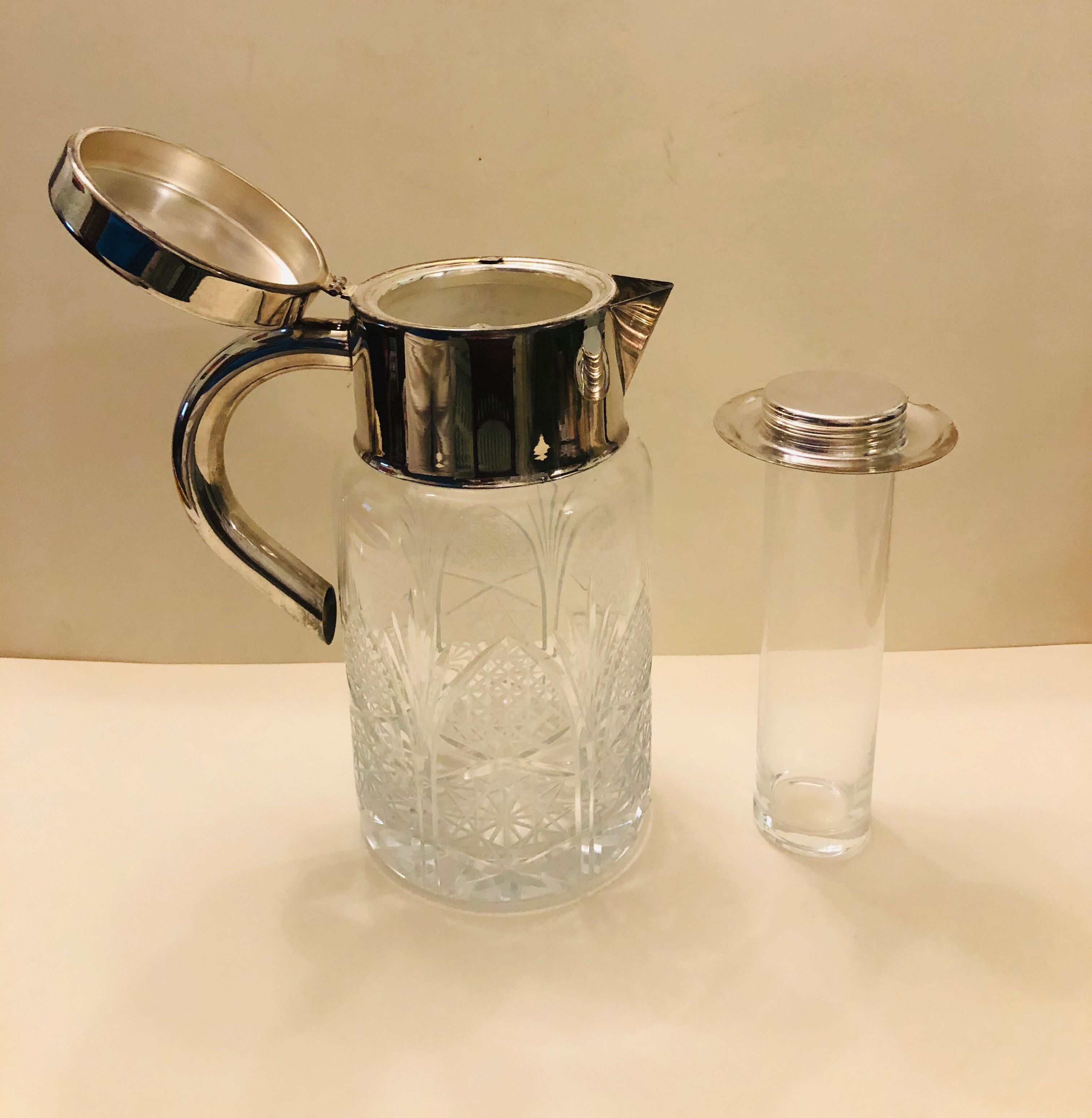 Refrigerant pitcher made of crystal and silver metal