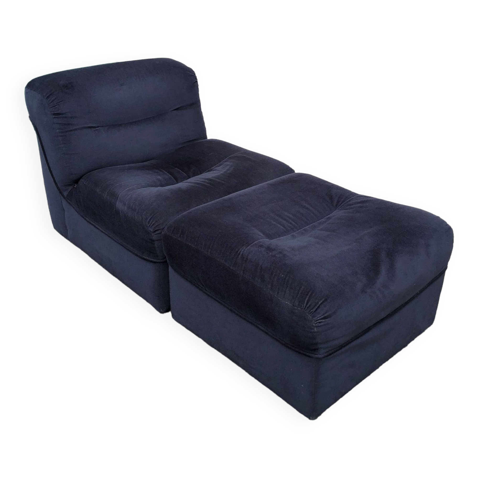 Driver / armchair and ottoman, in midnight blue velvet, 1970/1980