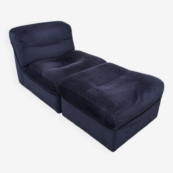 Driver / armchair and ottoman, in midnight blue velvet, 1970/1980