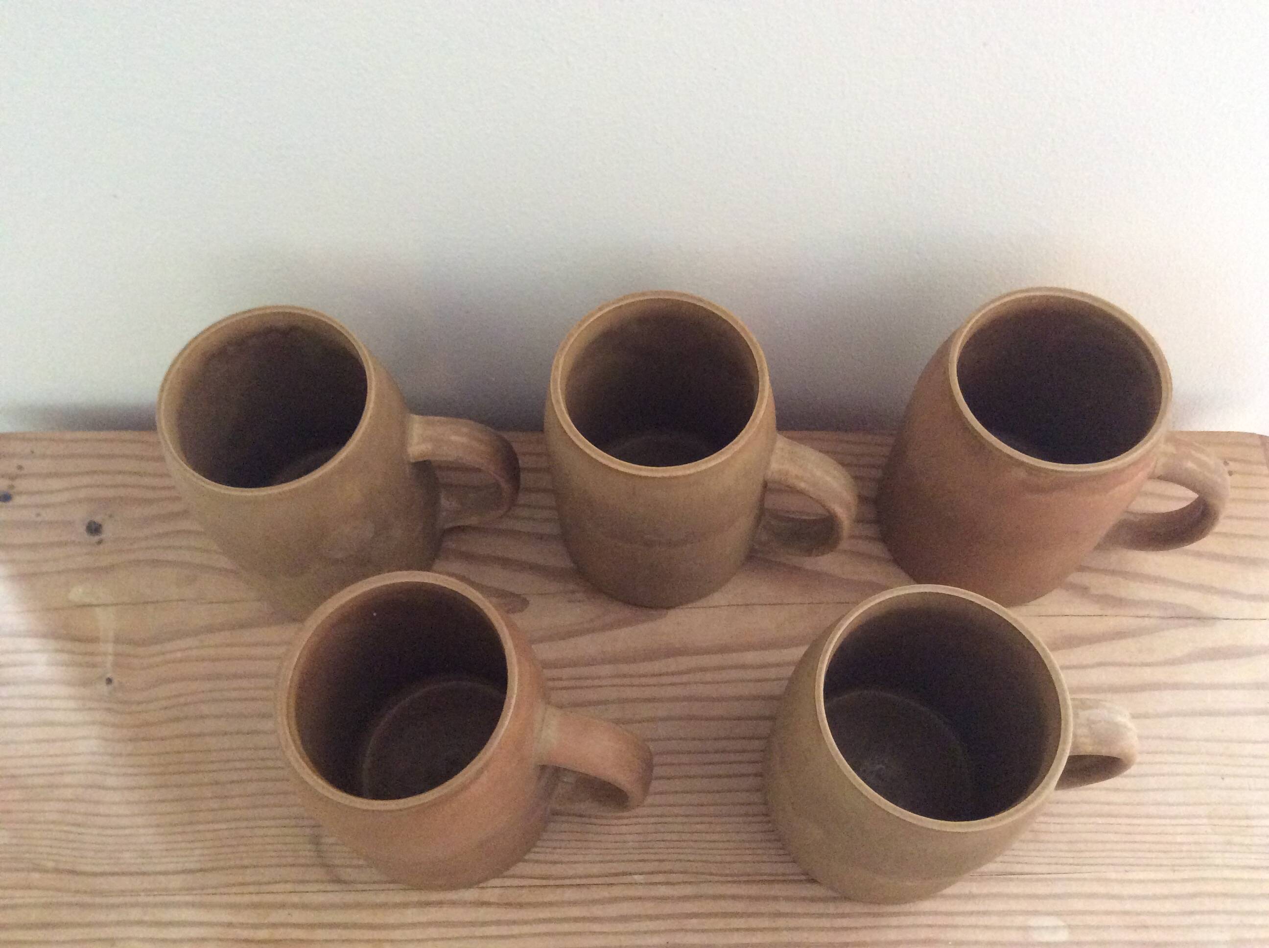 5 stoneware mugs